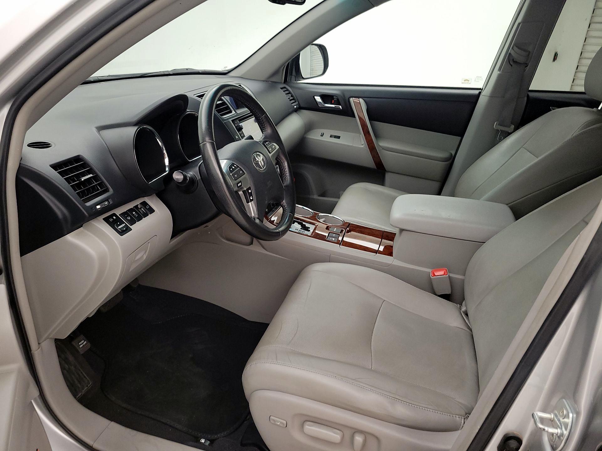 Thumbnail: 2013 Toyota Highlander - 11