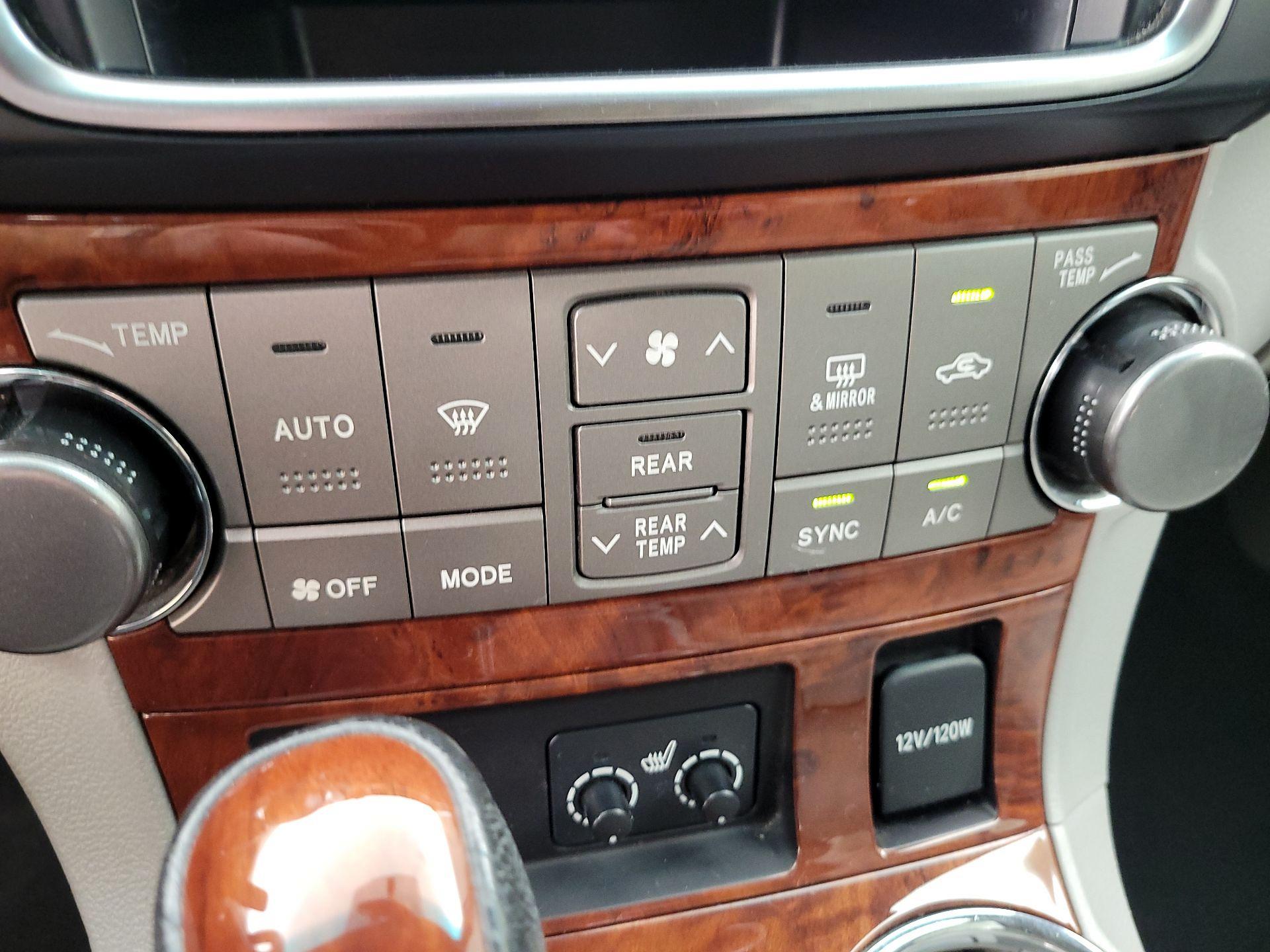 Thumbnail: 2013 Toyota Highlander - 14