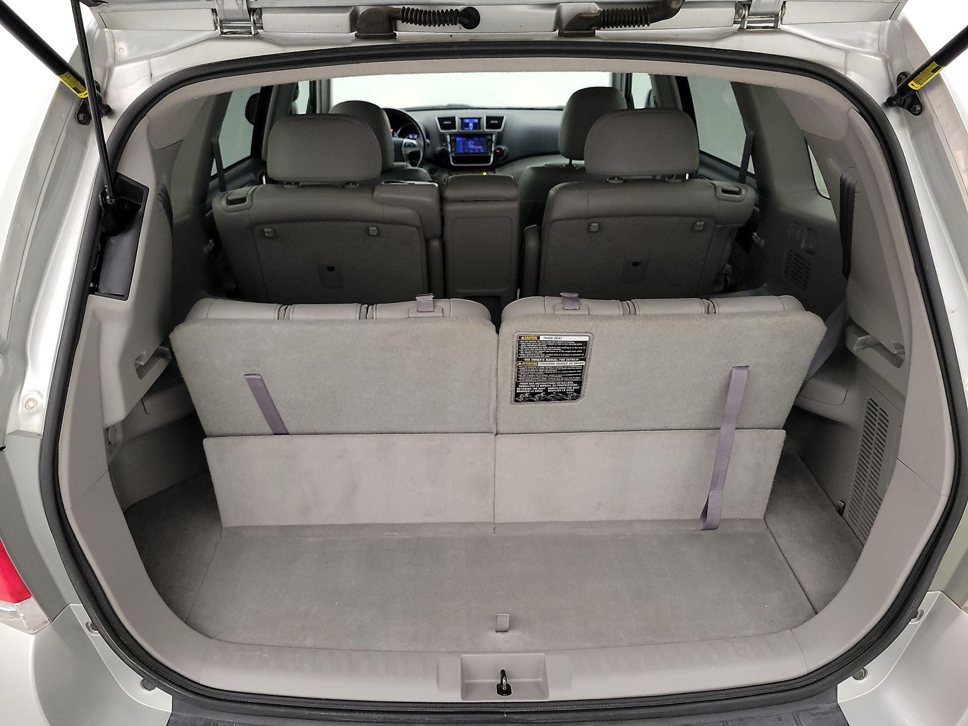 Thumbnail: 2013 Toyota Highlander - 16