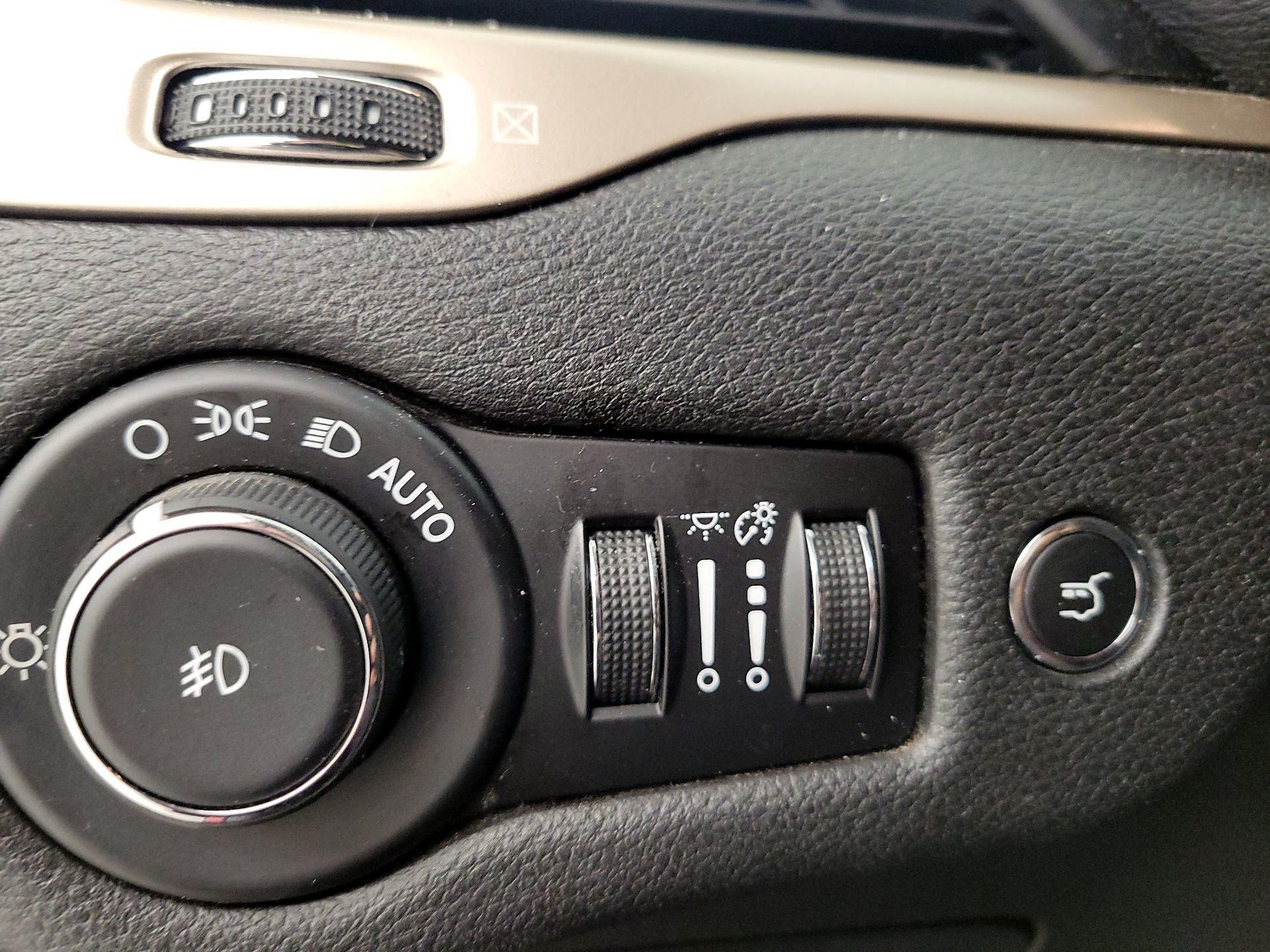 Thumbnail: 2016 Jeep Cherokee - 13