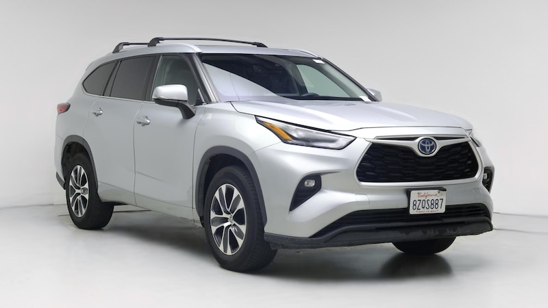 2022 Toyota Highlander XLE Hero Image