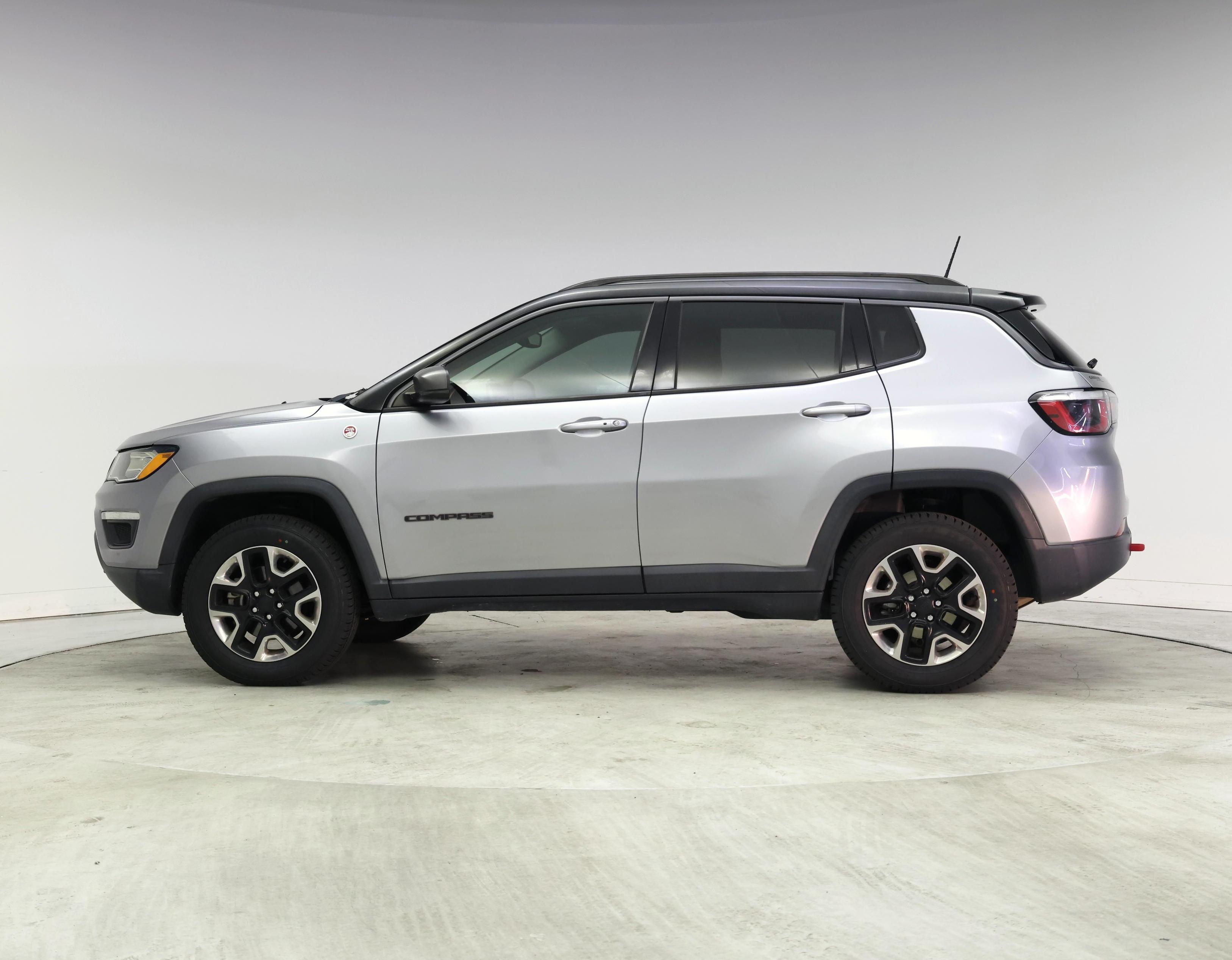 Thumbnail: 2018 Jeep Compass - 3