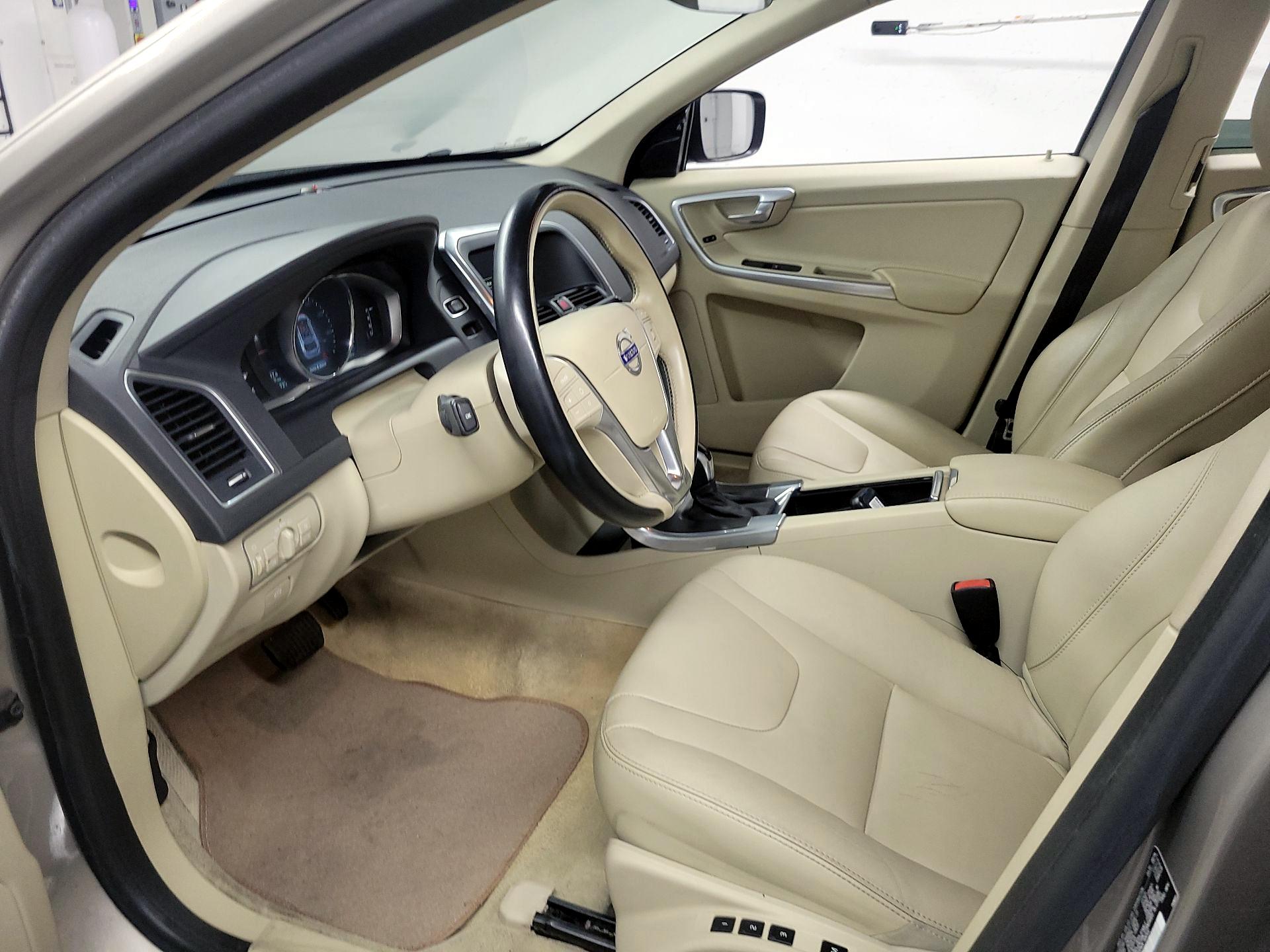 Thumbnail: 2015 Volvo XC60 - 11