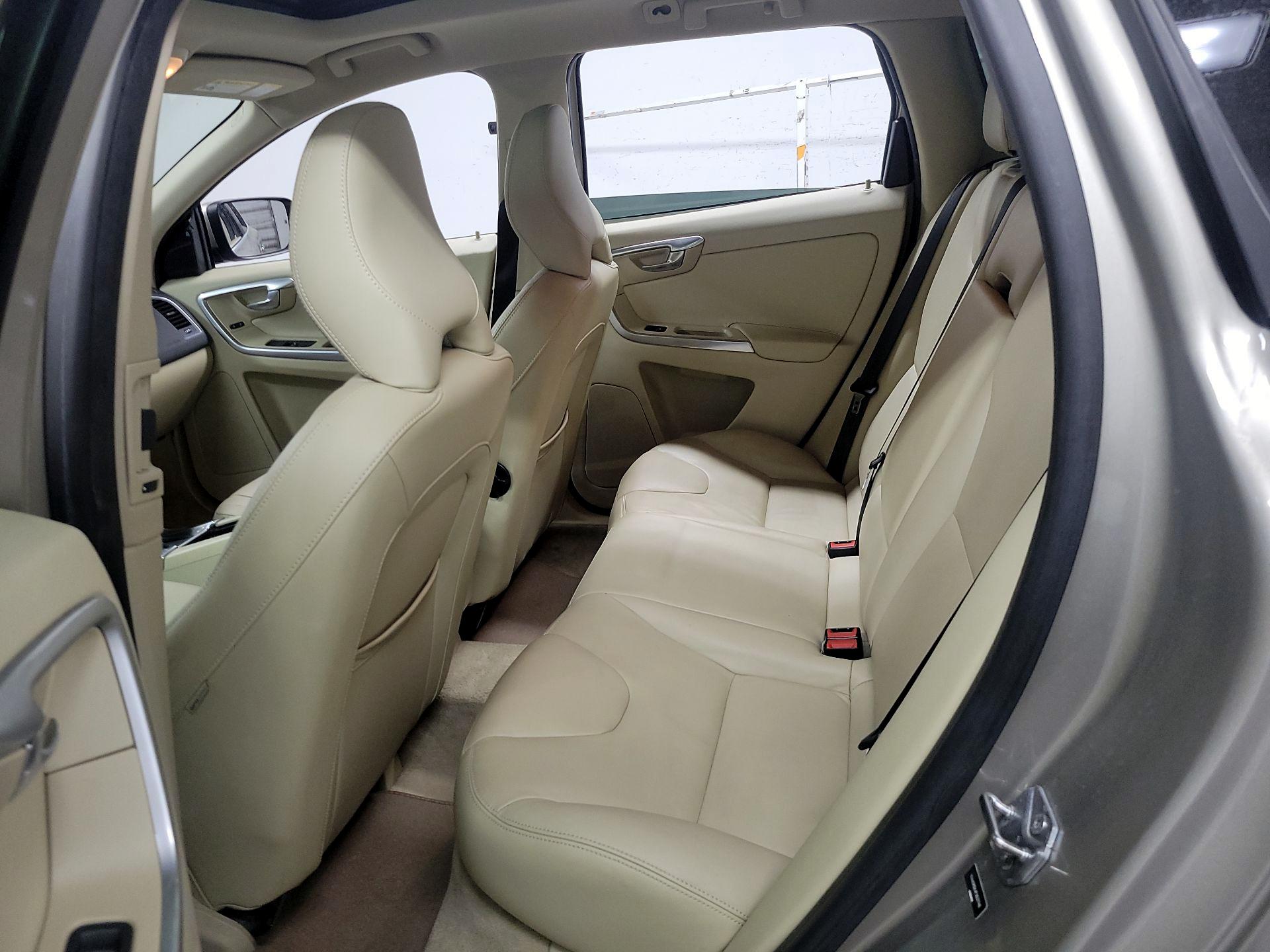 Thumbnail: 2015 Volvo XC60 - 17