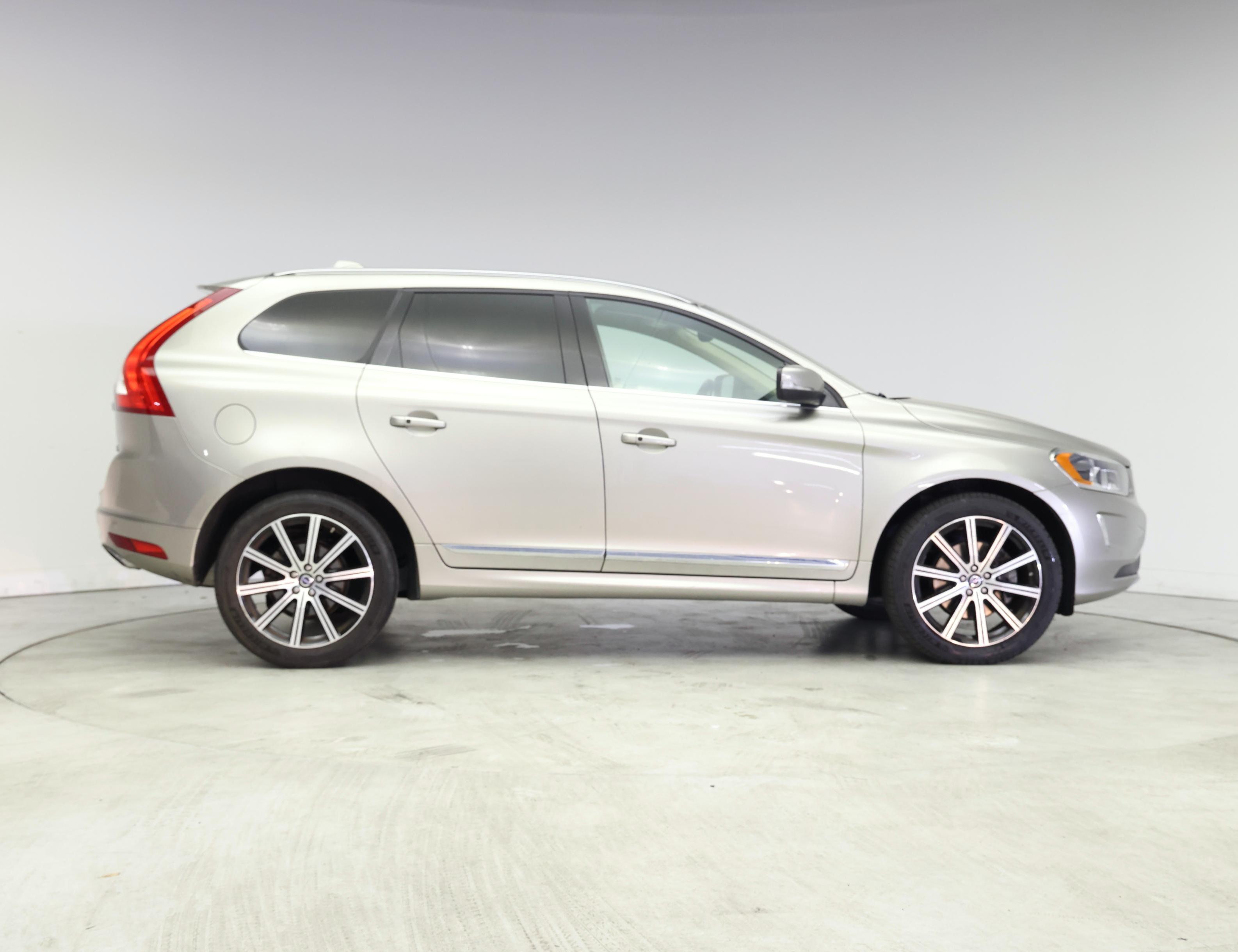 Thumbnail: 2015 Volvo XC60 - 7