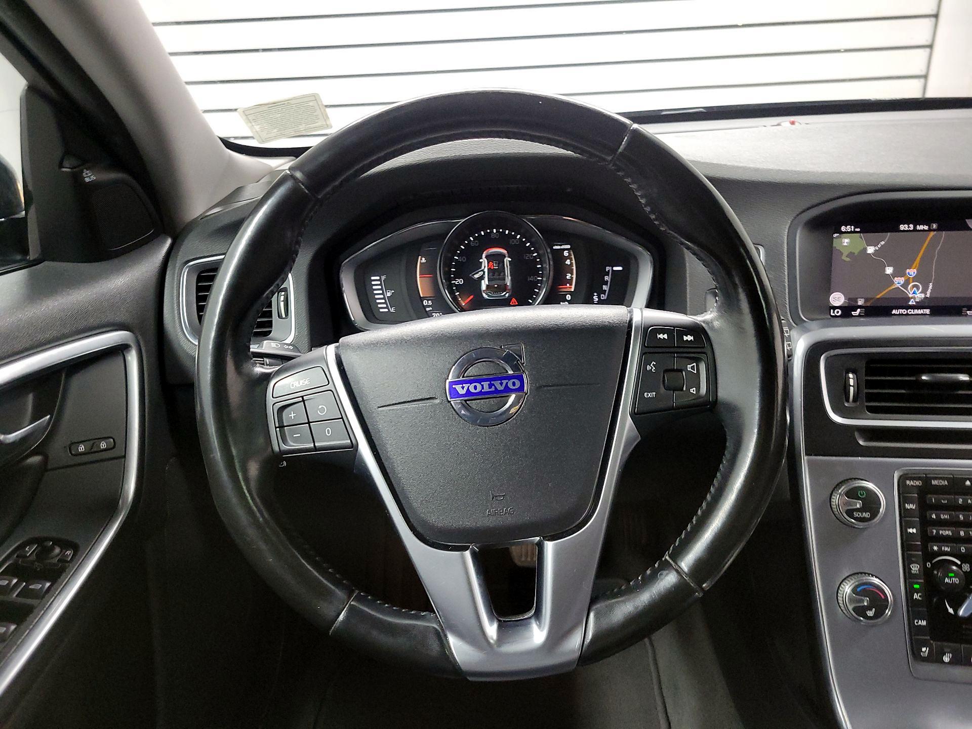 Thumbnail: 2018 Volvo S60 - 10