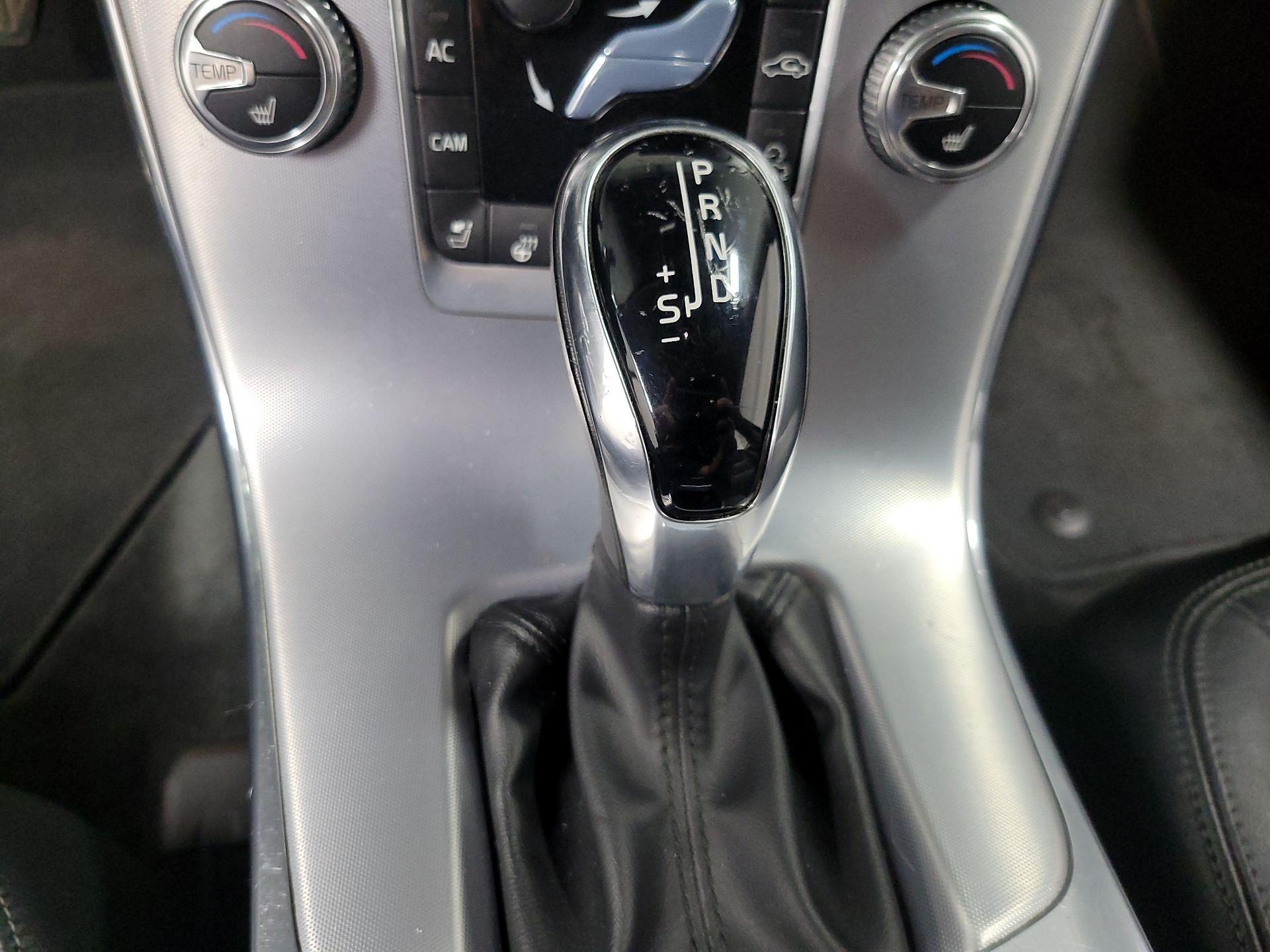 Thumbnail: 2018 Volvo S60 - 18
