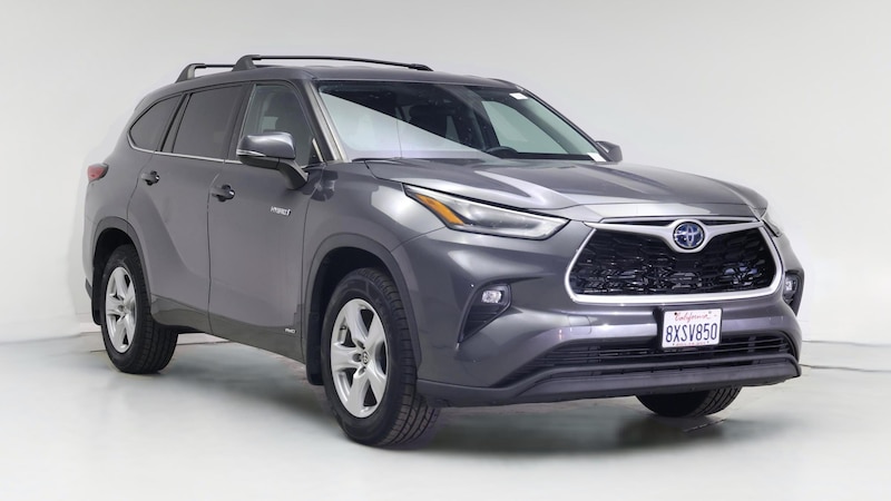 2021 Toyota Highlander LE Hero Image