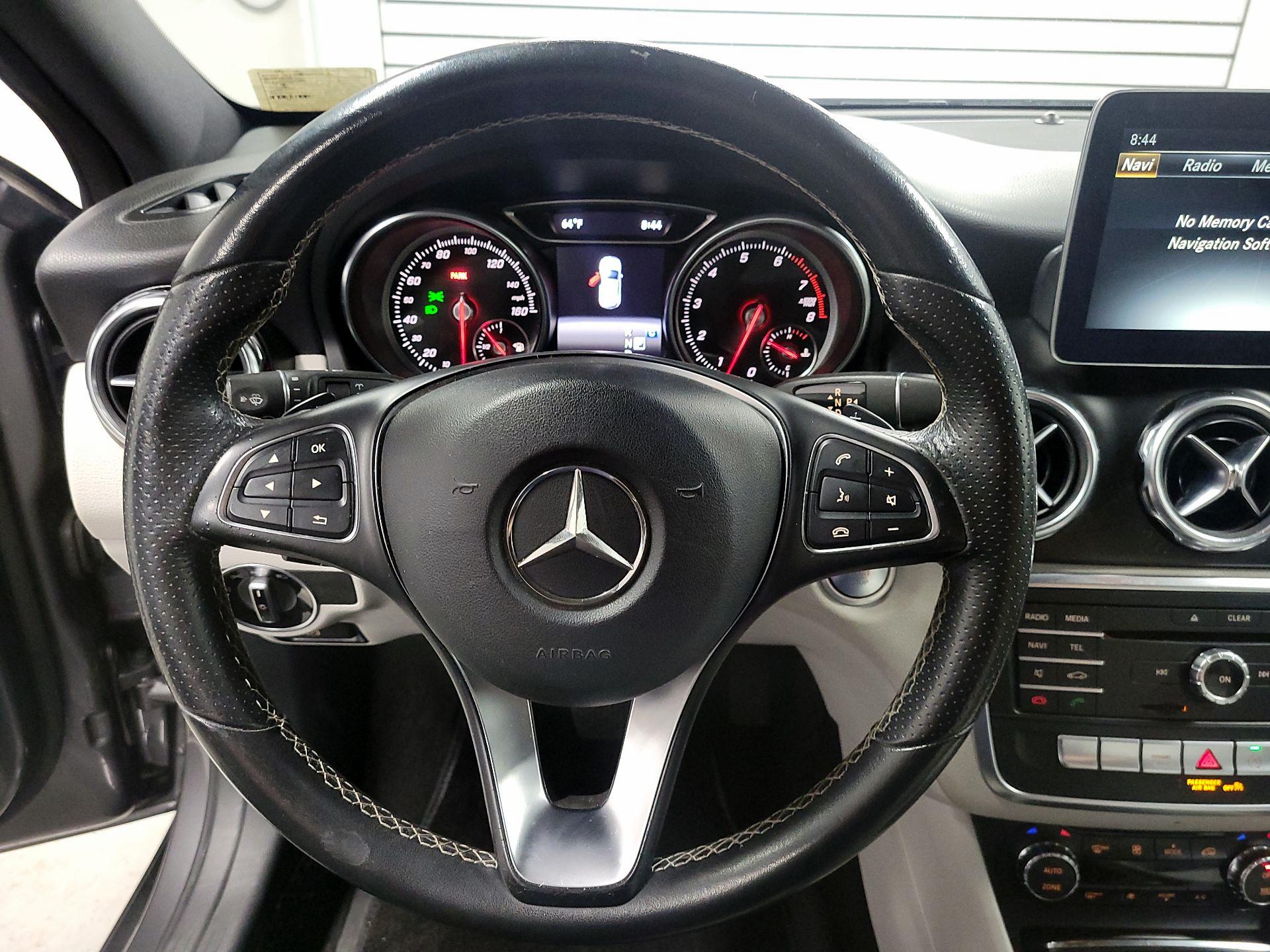 Thumbnail: 2018 Mercedes-Benz GLA - 10