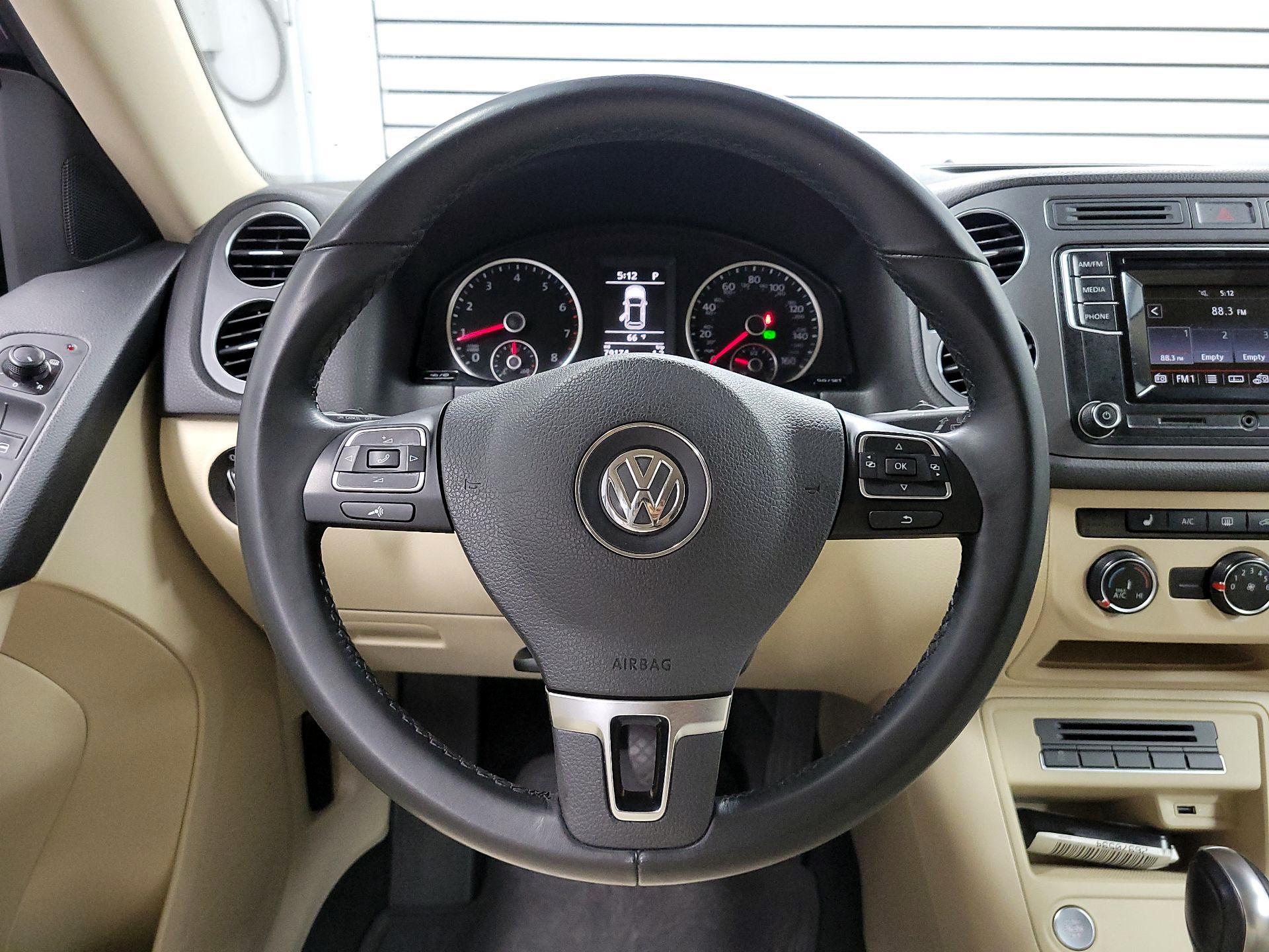 Thumbnail: 2016 Volkswagen Tiguan - 10