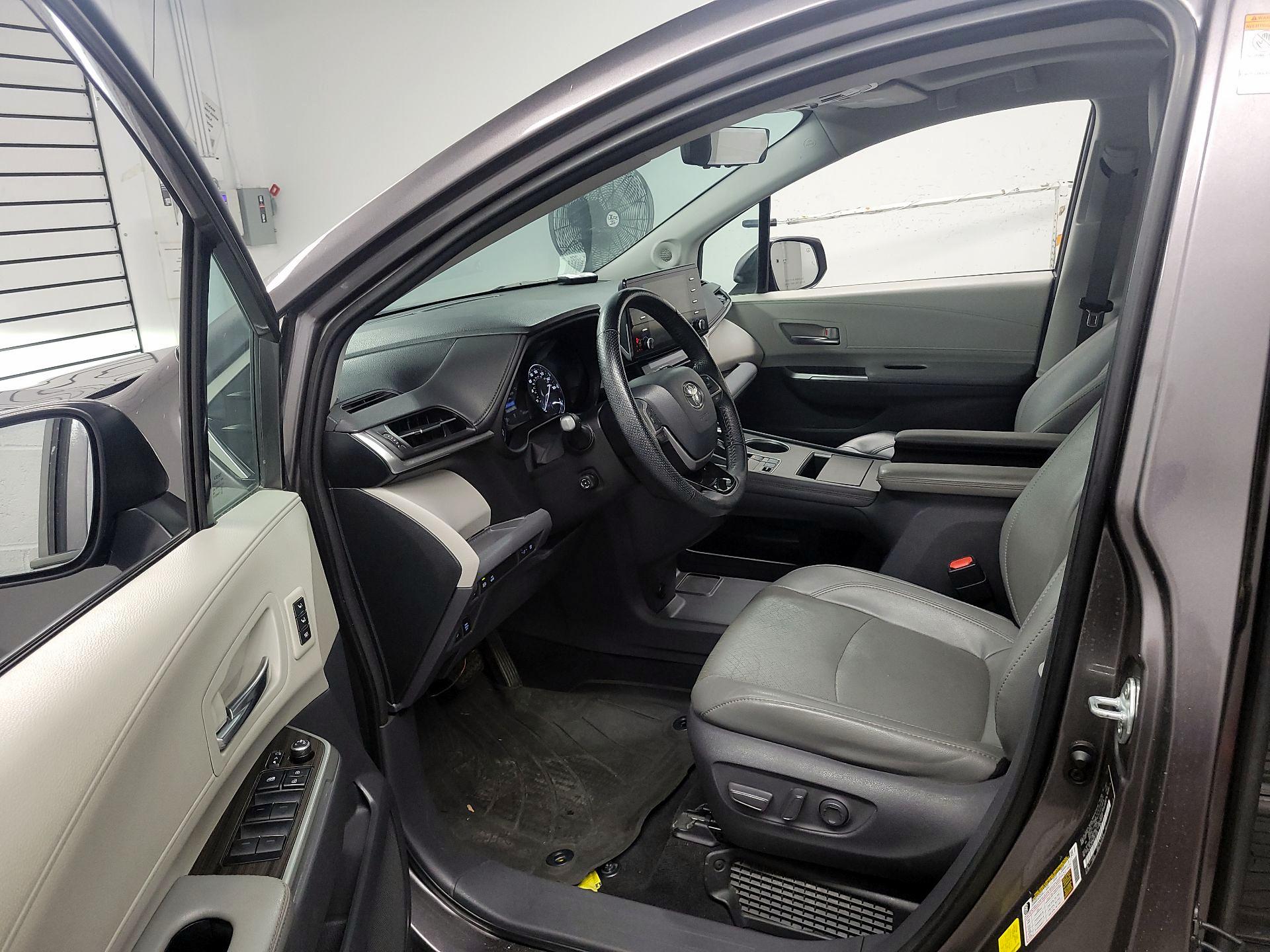 Thumbnail: 2021 Toyota Sienna - 11