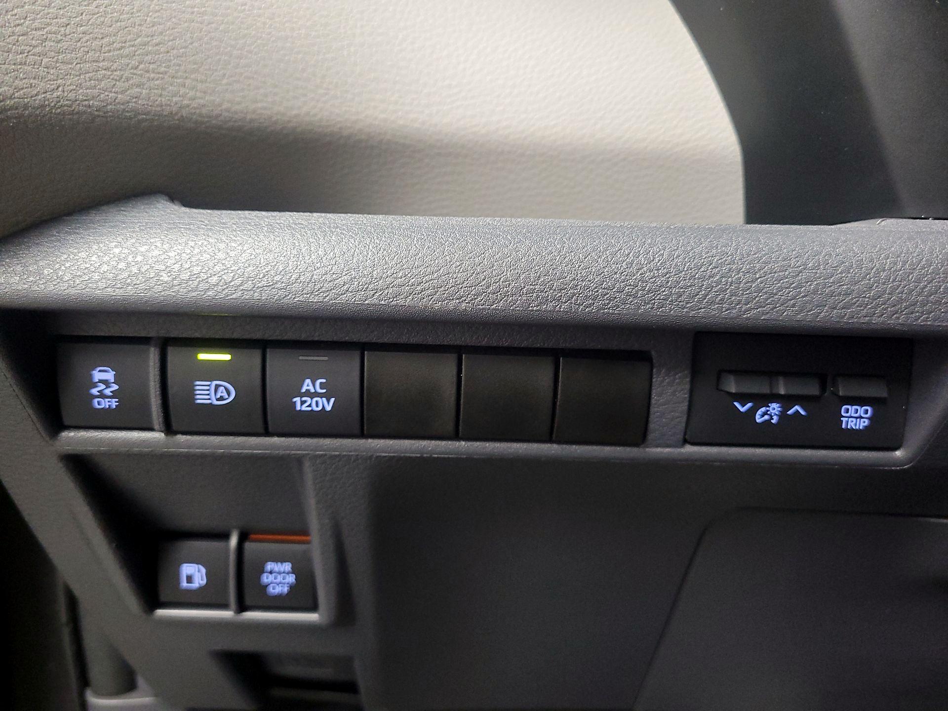 Thumbnail: 2021 Toyota Sienna - 13