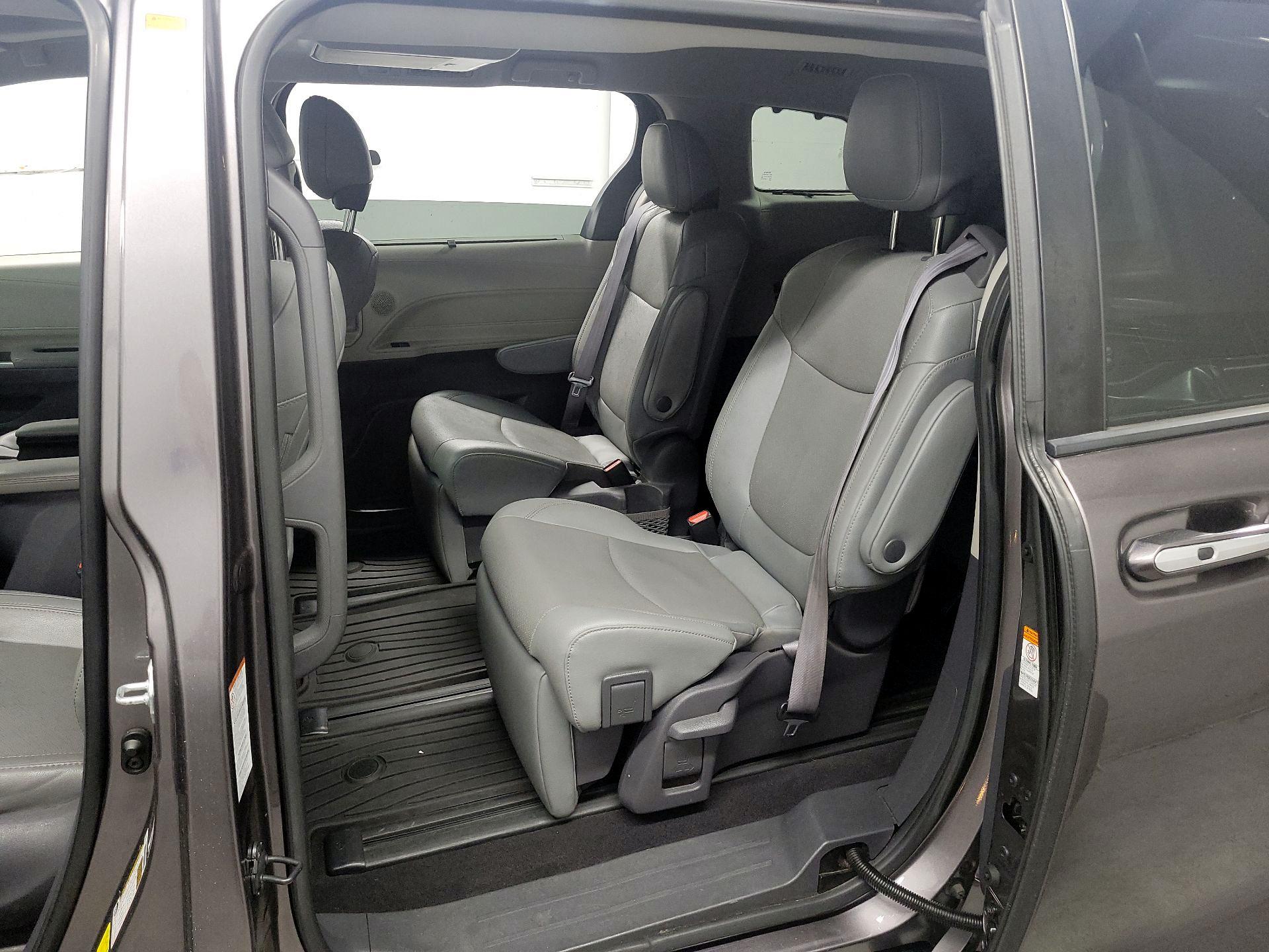 Thumbnail: 2021 Toyota Sienna - 19