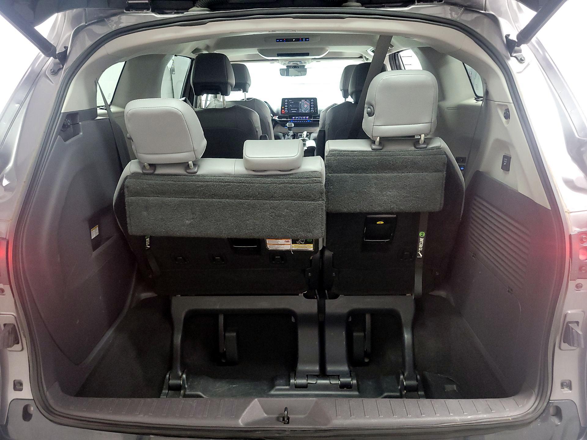 Thumbnail: 2021 Toyota Sienna - 20