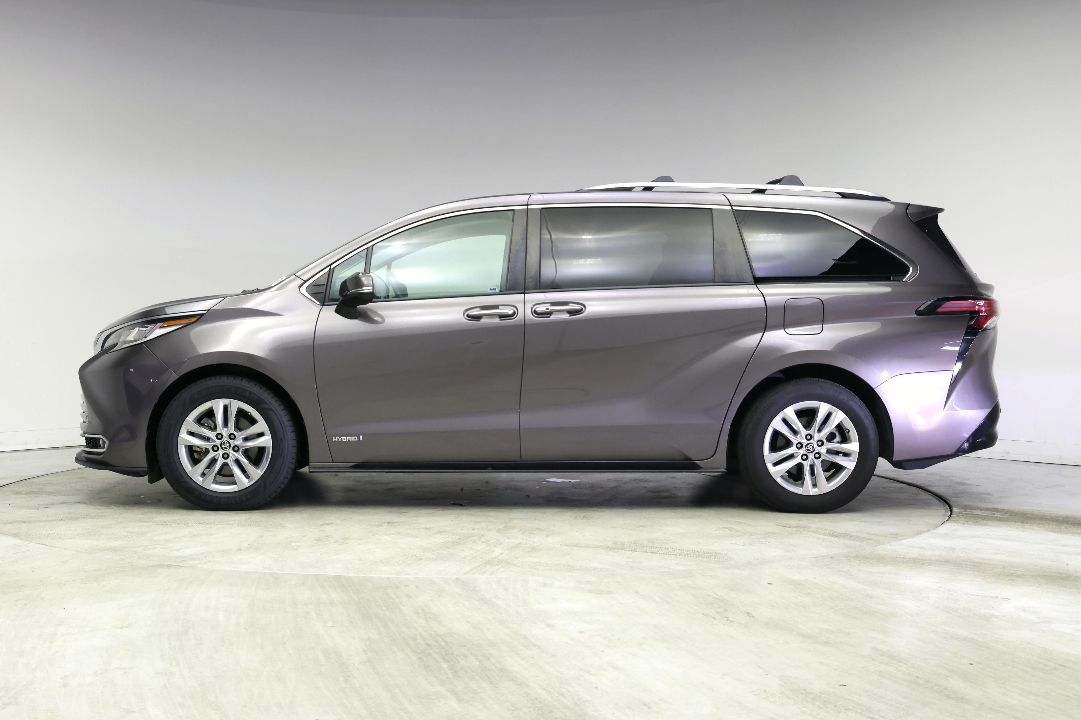Thumbnail: 2021 Toyota Sienna - 3