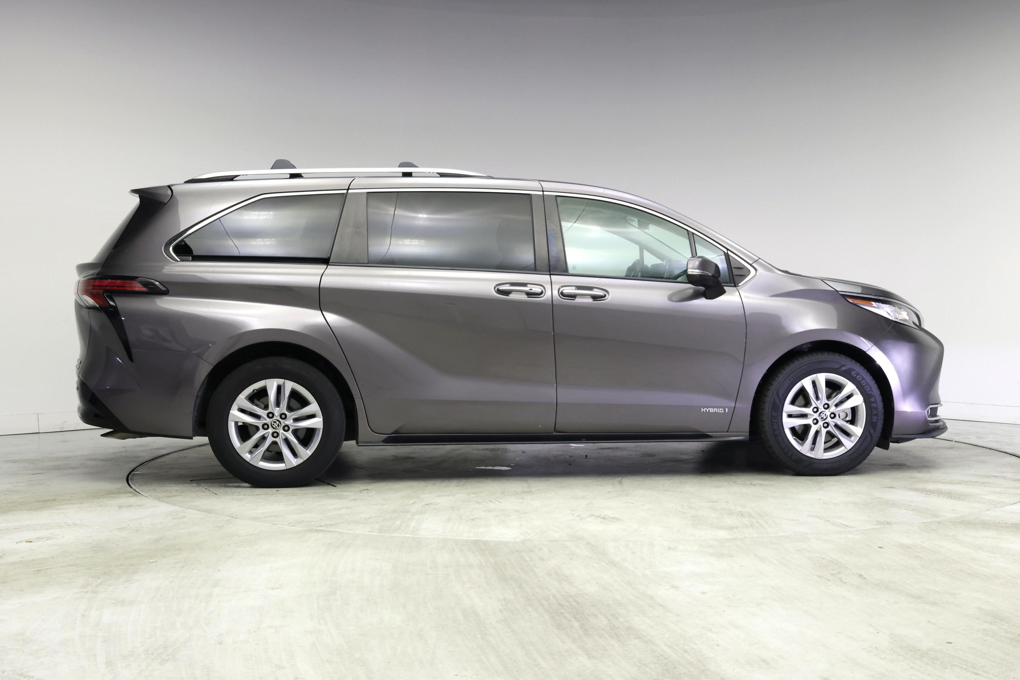 Thumbnail: 2021 Toyota Sienna - 7