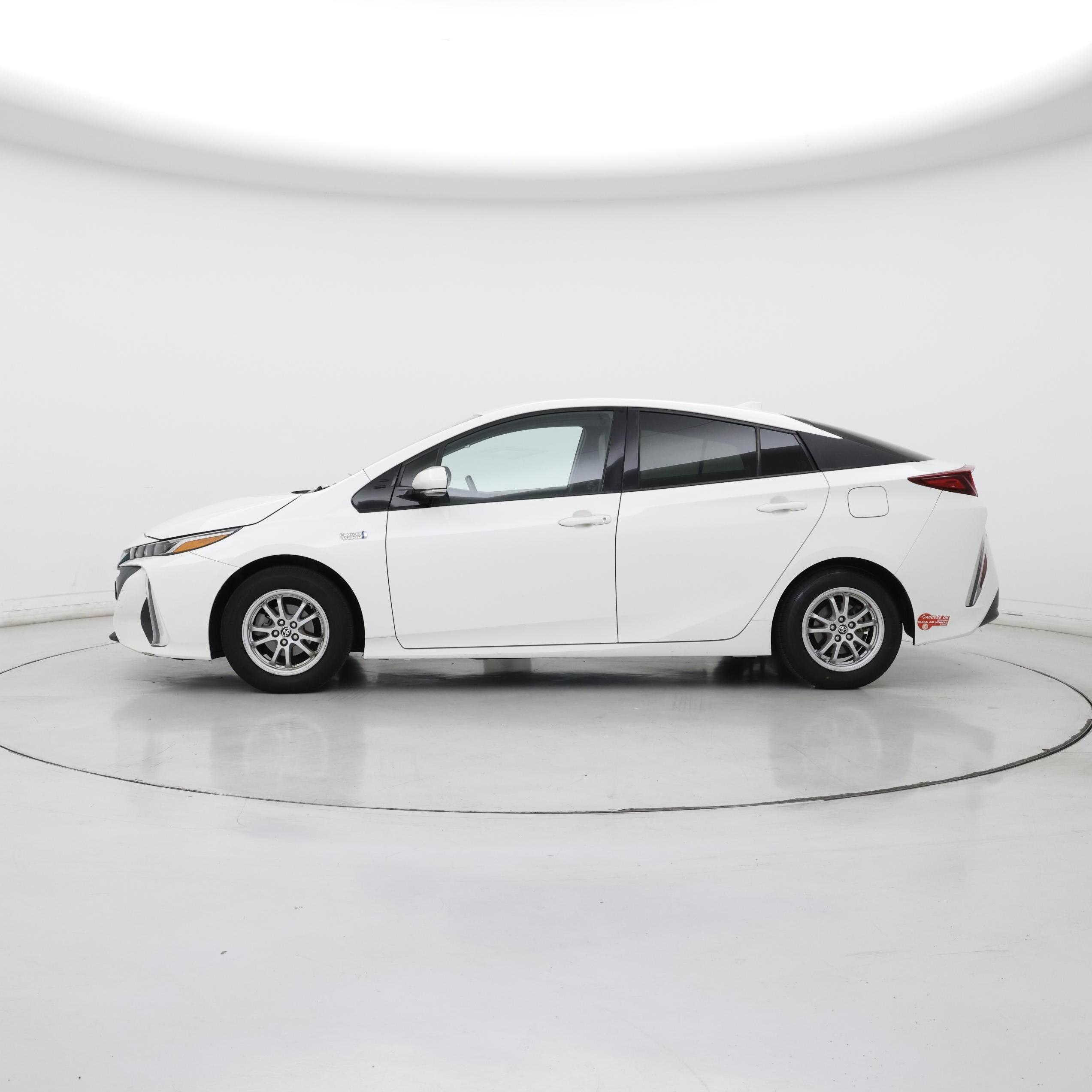 Thumbnail: 2018 Toyota Prius Prime - 3