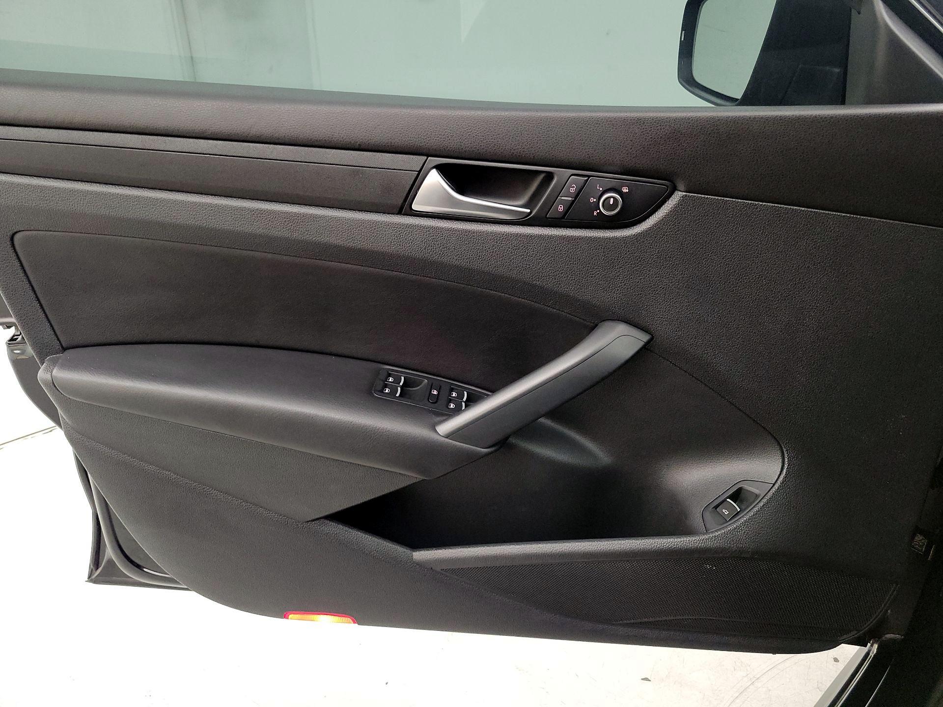 Thumbnail: 2014 Volkswagen Passat - 12