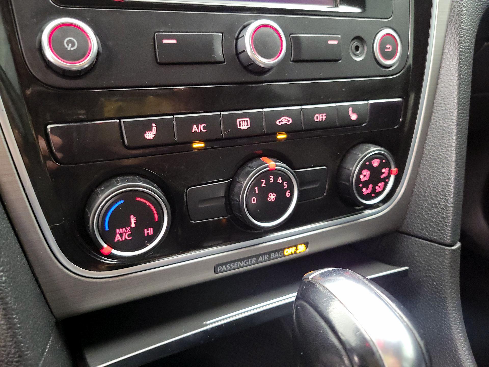 Thumbnail: 2014 Volkswagen Passat - 16