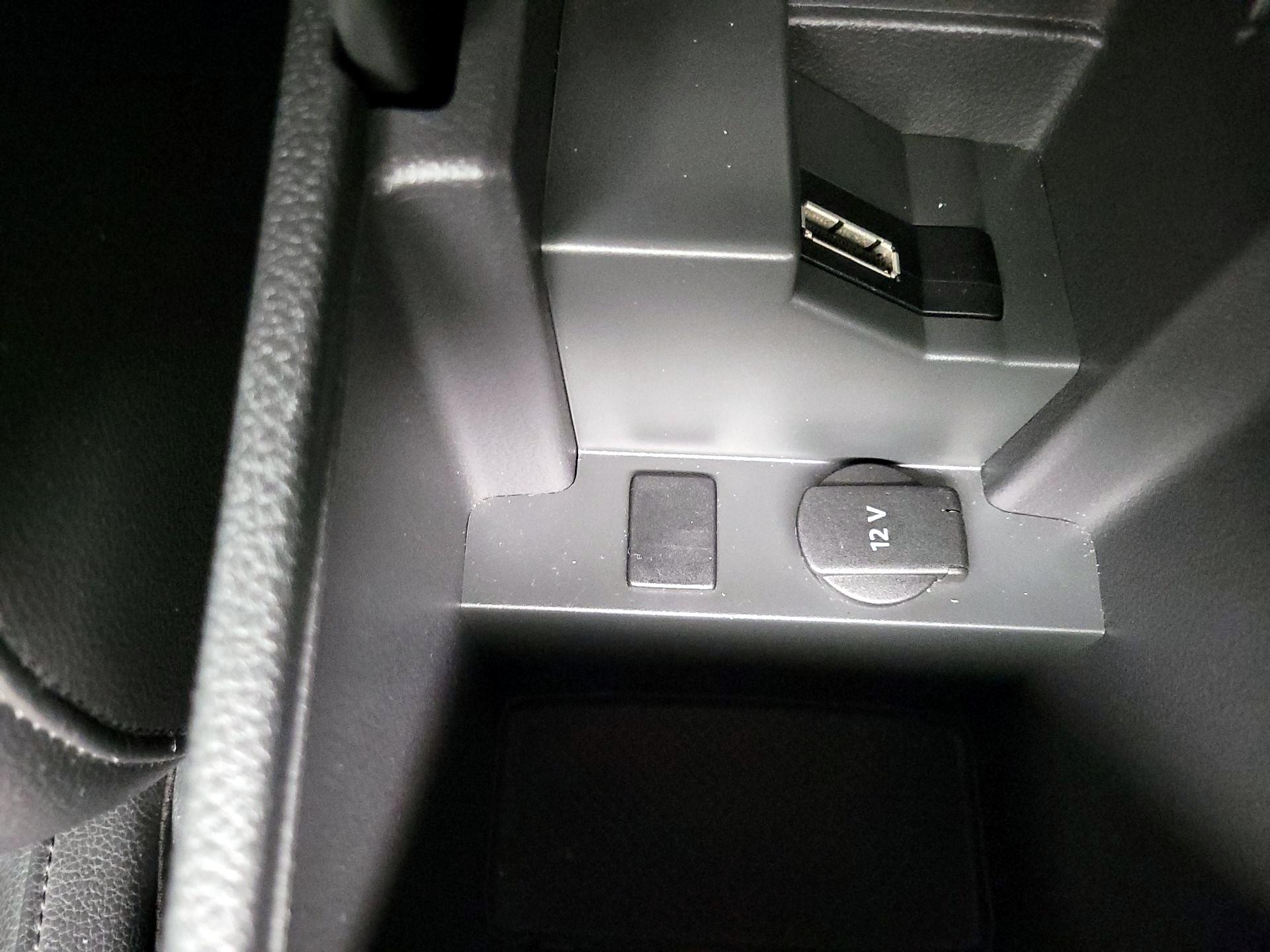 Thumbnail: 2014 Volkswagen Passat - 18