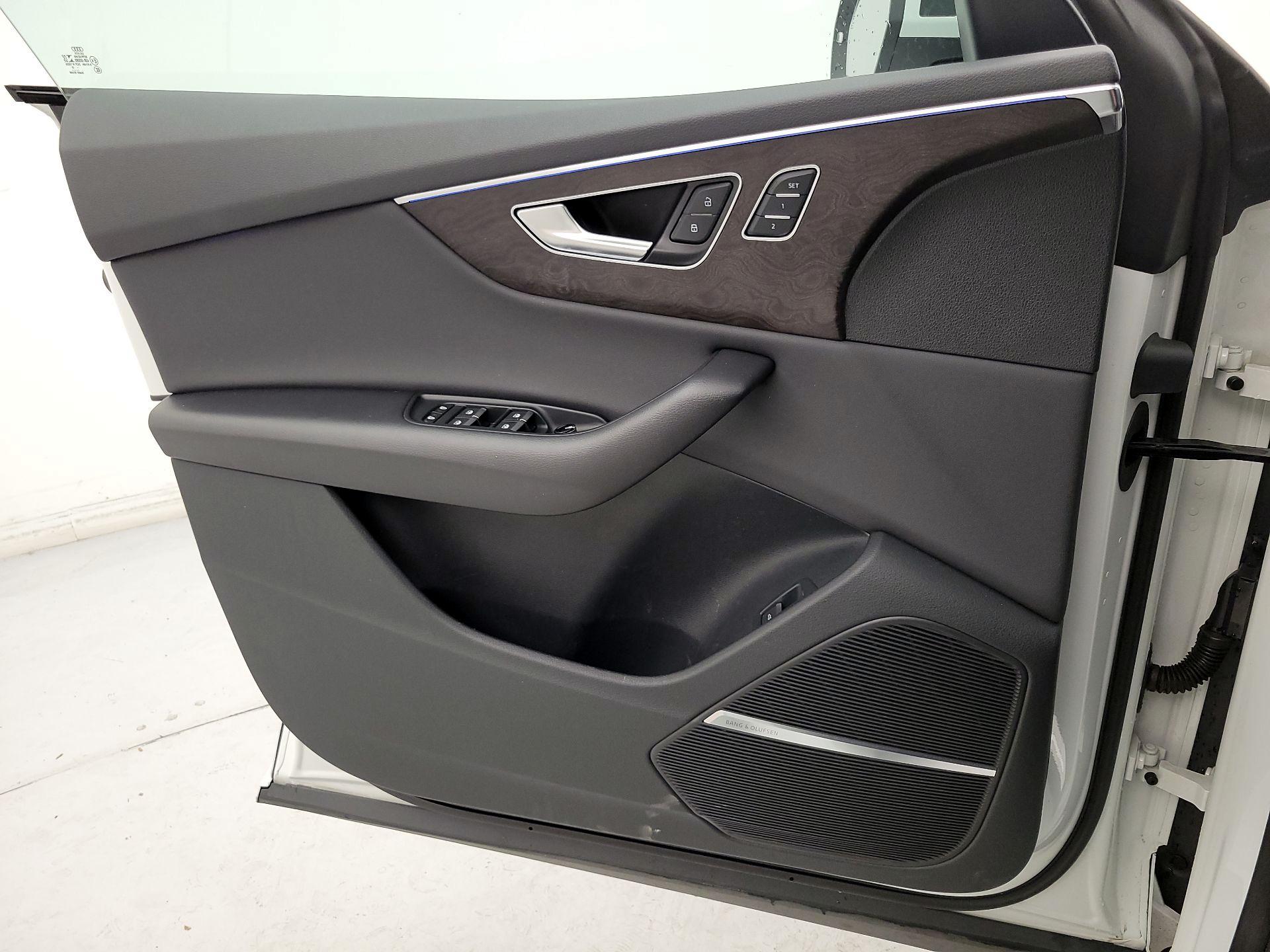 Thumbnail: 2020 Audi Q8 - 12