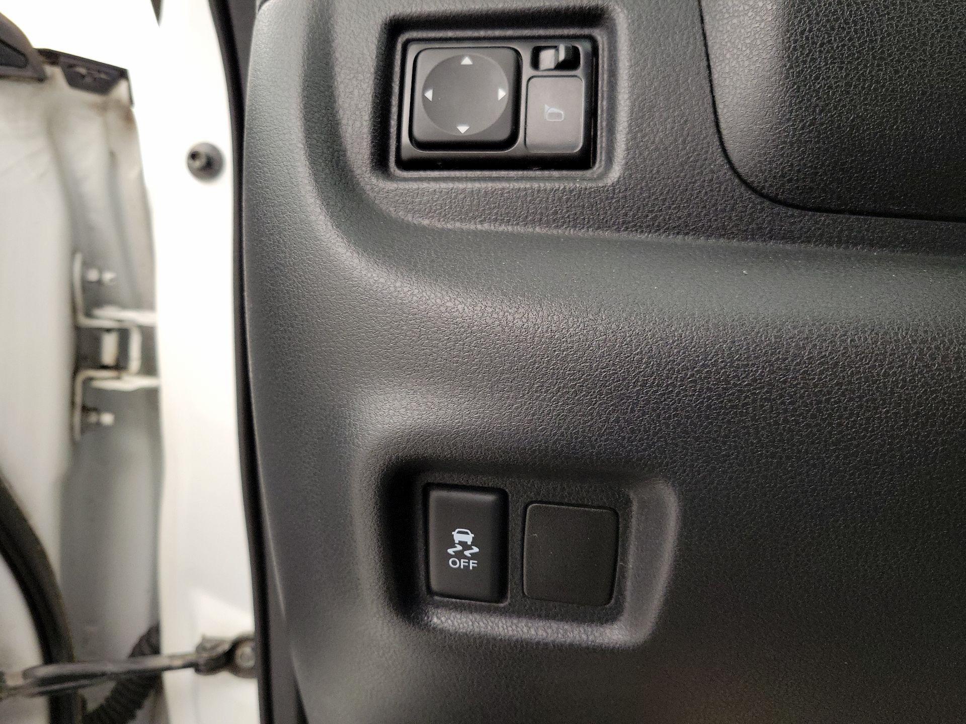 Thumbnail: 2015 Nissan Versa Note - 13