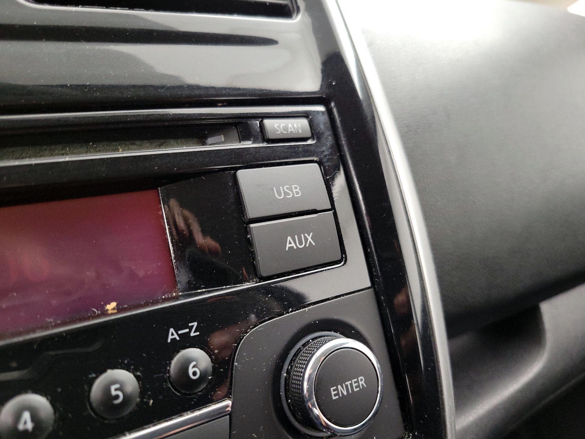 Thumbnail: 2015 Nissan Versa Note - 17