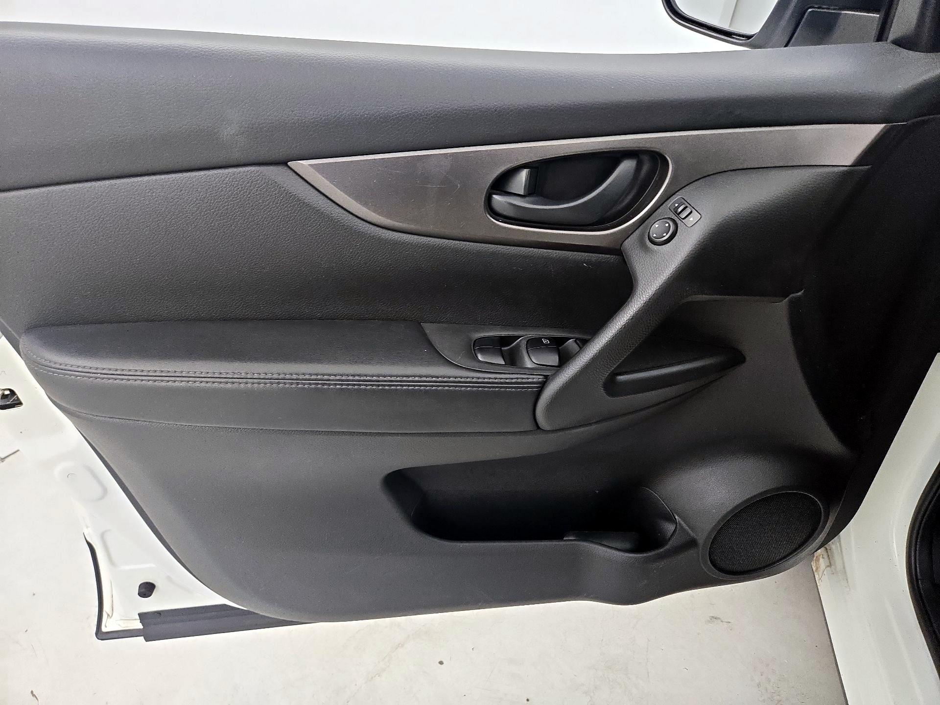 Thumbnail: 2019 Nissan Rogue Sport - 12