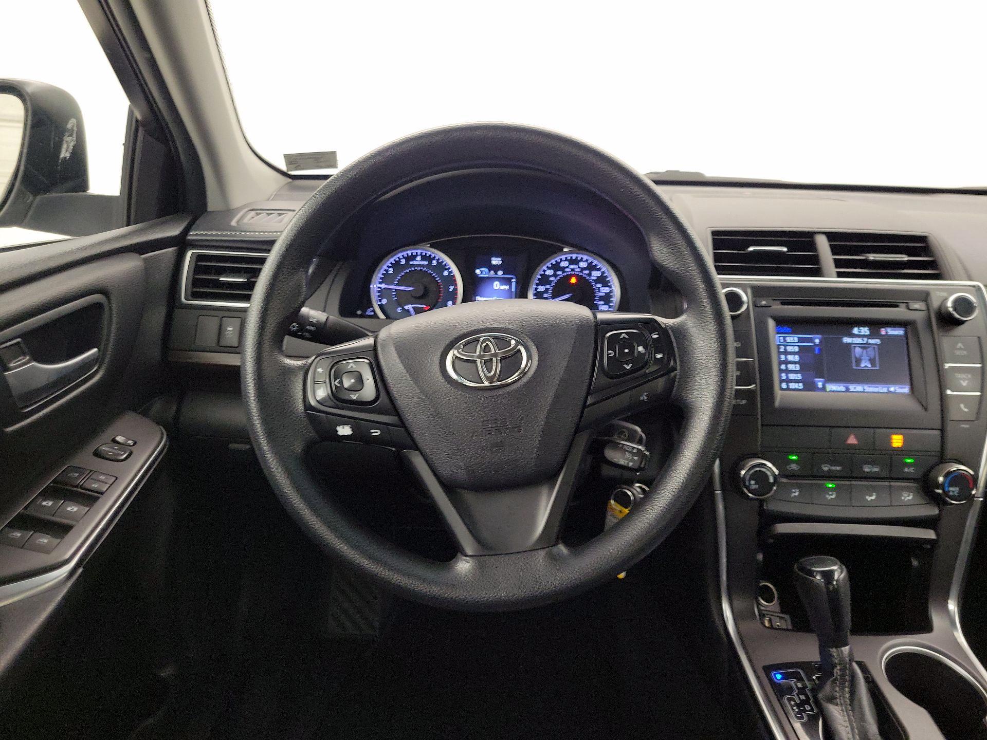 Thumbnail: 2016 Toyota Camry - 10