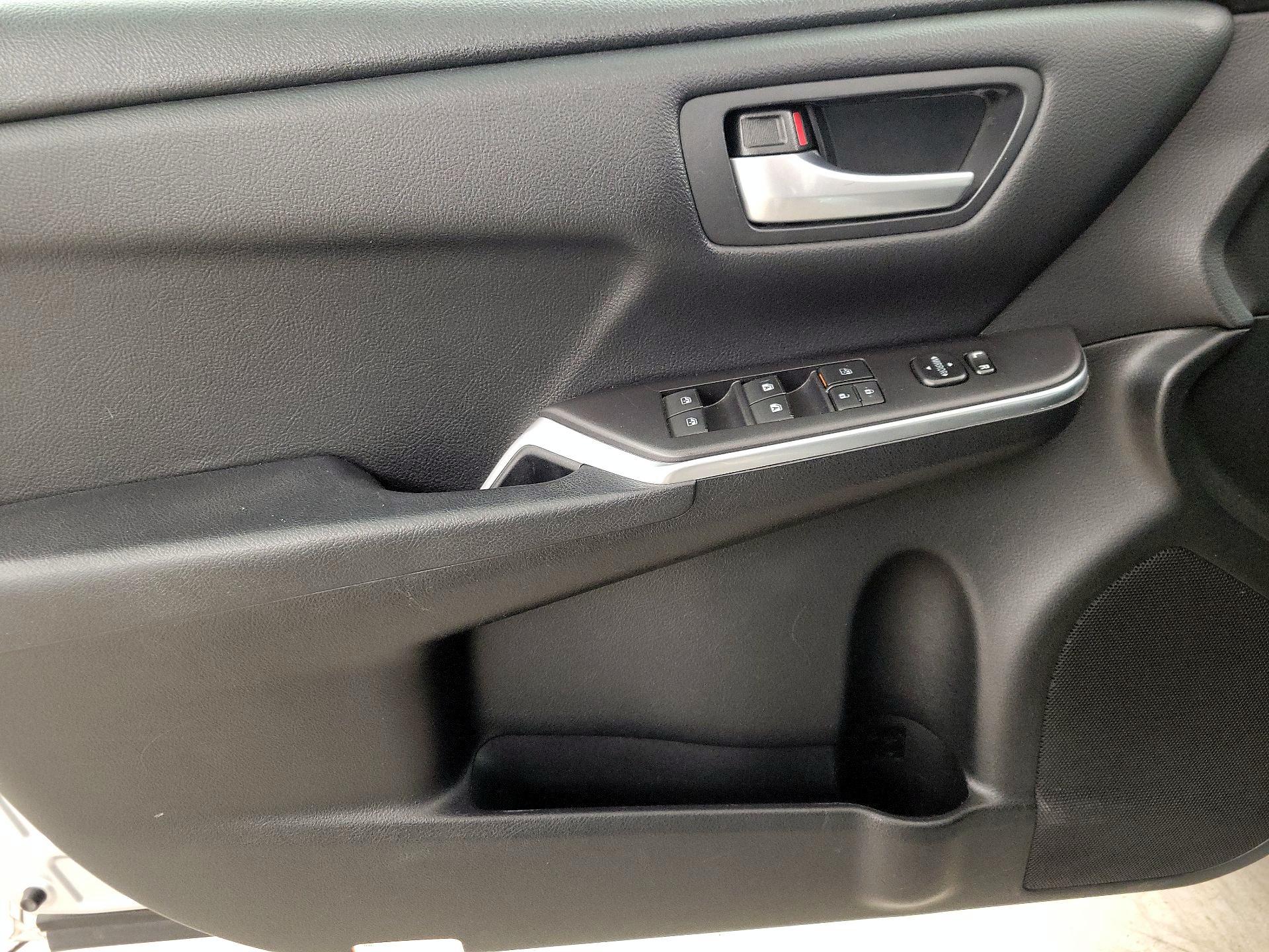 Thumbnail: 2016 Toyota Camry - 12