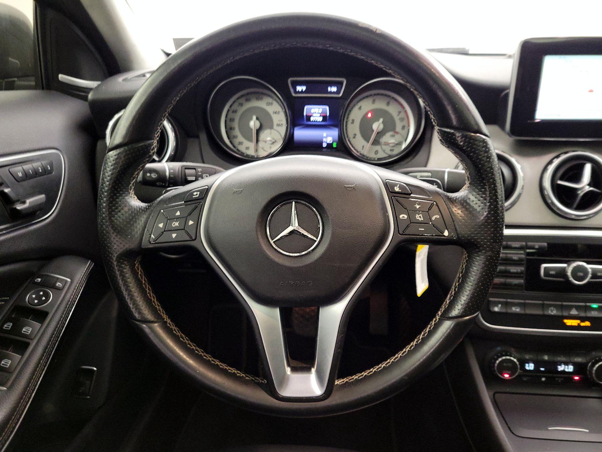 Thumbnail: 2015 Mercedes-Benz GLA - 10