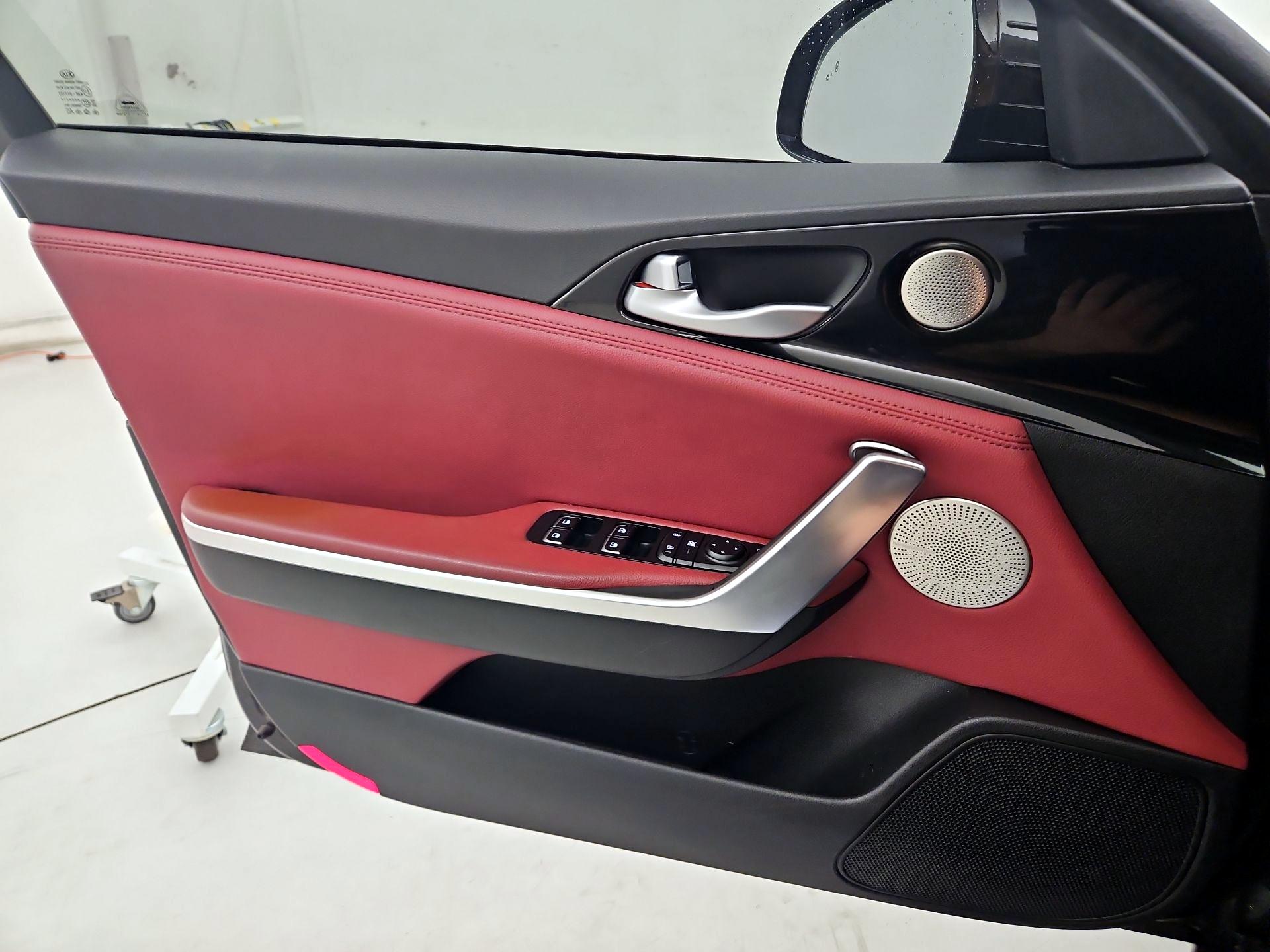 Thumbnail: 2020 Kia Stinger - 12