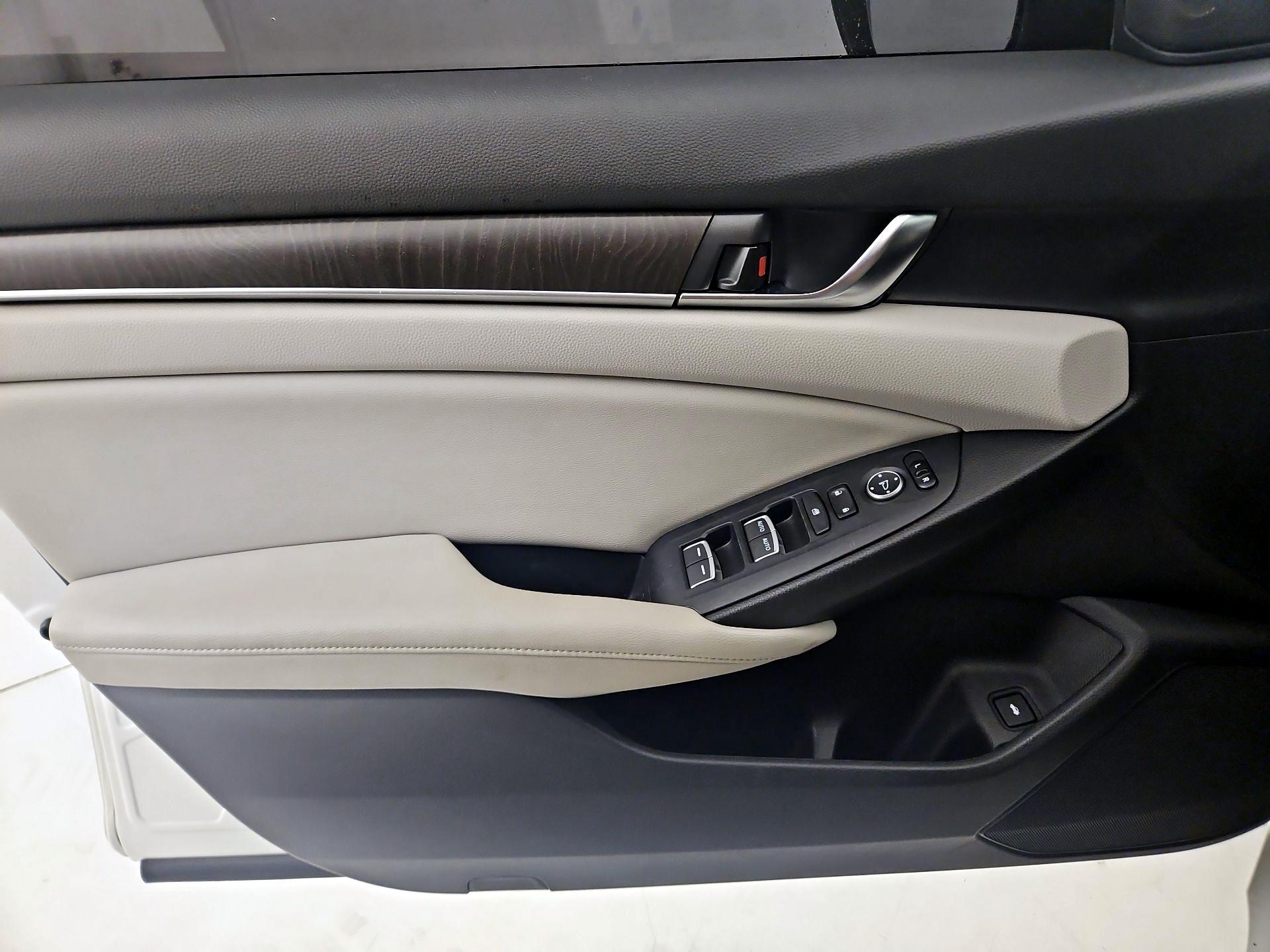 Thumbnail: 2018 Honda Accord - 12
