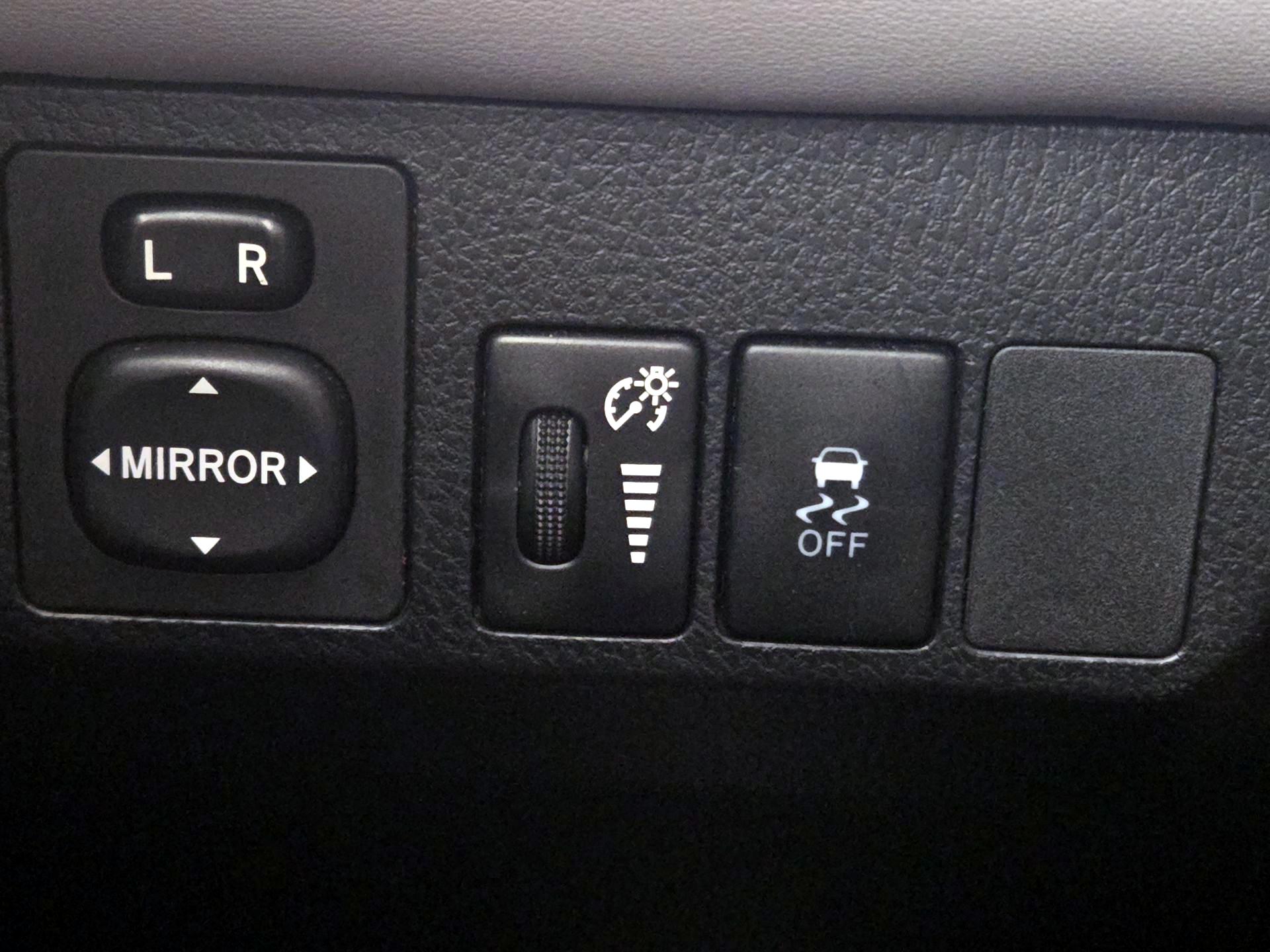 Thumbnail: 2013 Toyota RAV4 - 13