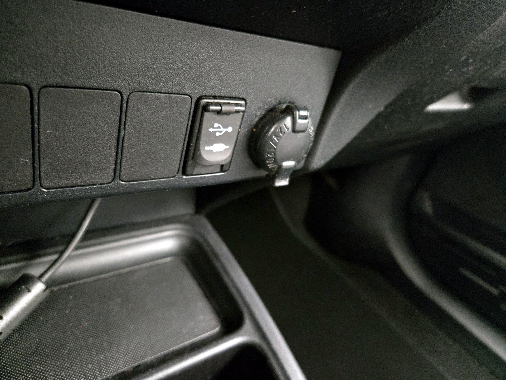 Thumbnail: 2013 Toyota RAV4 - 18