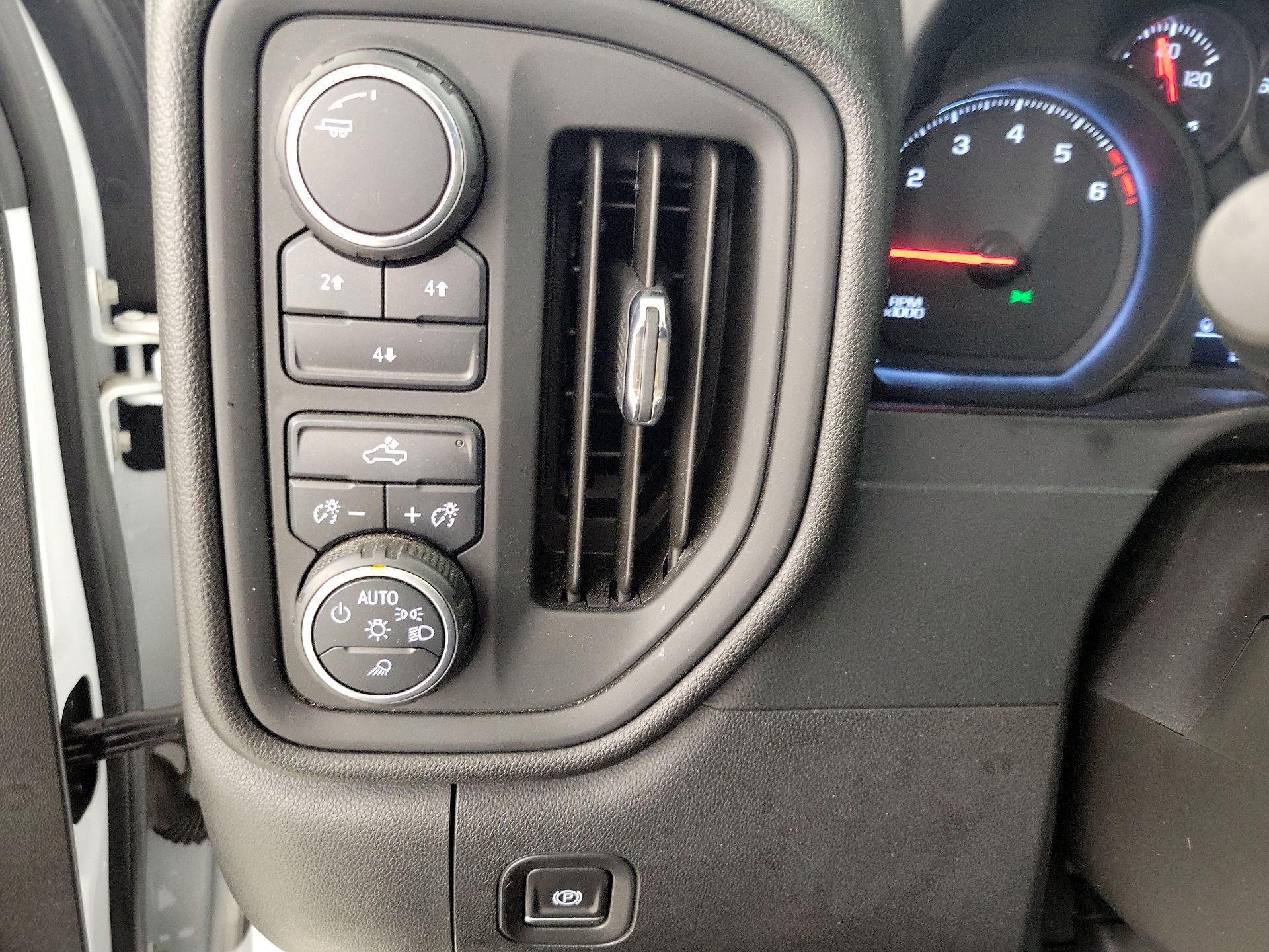 Thumbnail: 2020 Chevrolet Silverado 2500 - 13