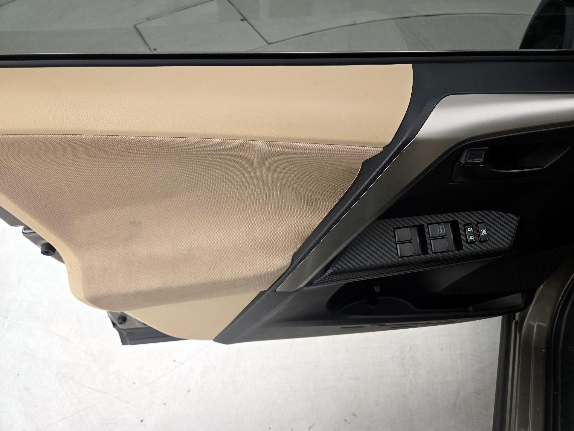 Thumbnail: 2013 Toyota RAV4 - 12