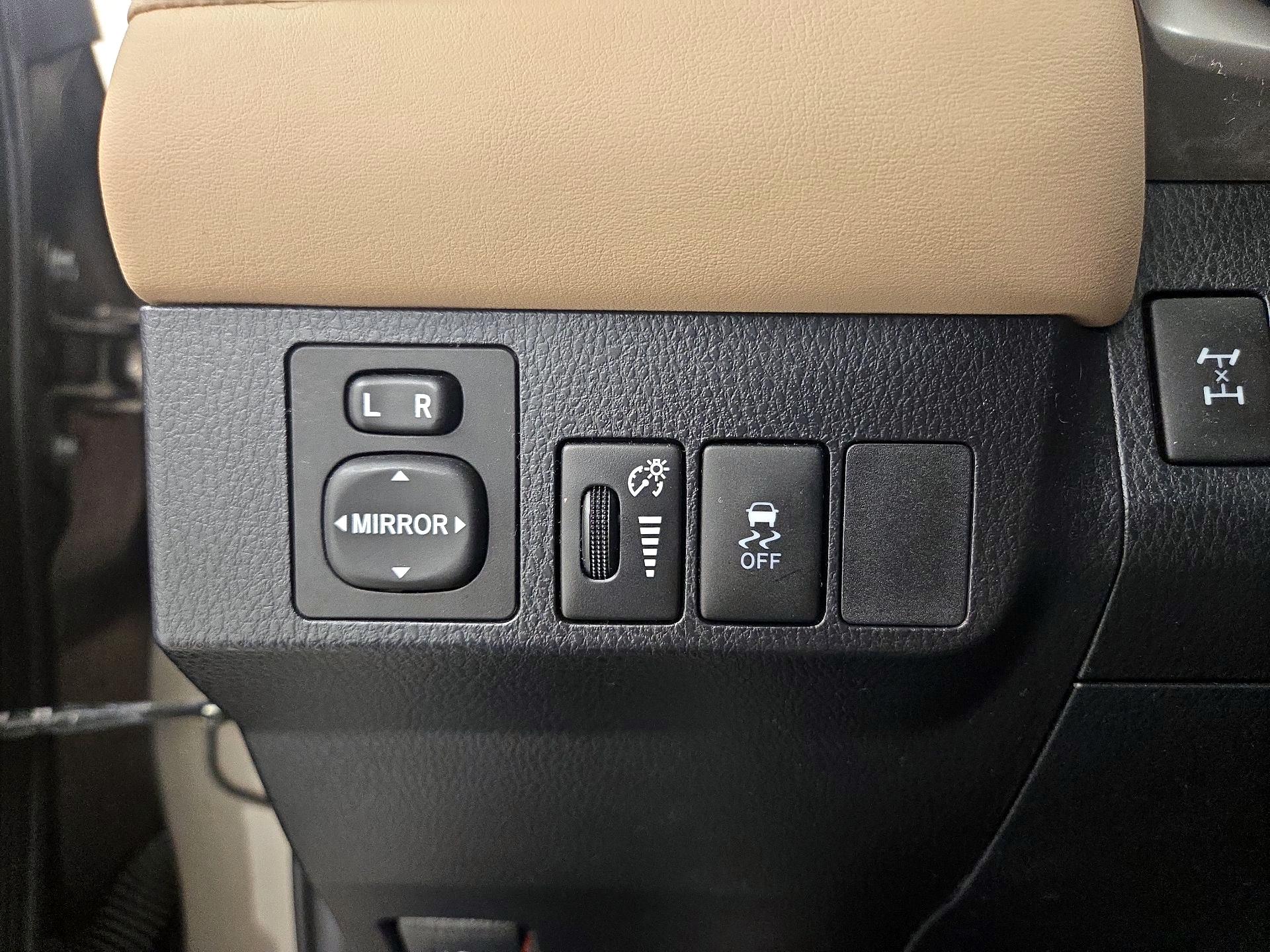 Thumbnail: 2013 Toyota RAV4 - 13
