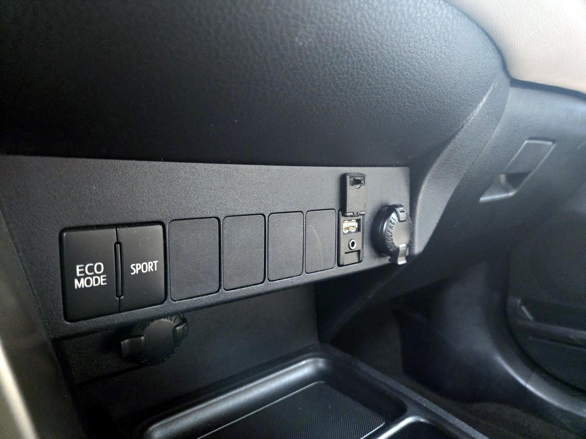 Thumbnail: 2013 Toyota RAV4 - 18