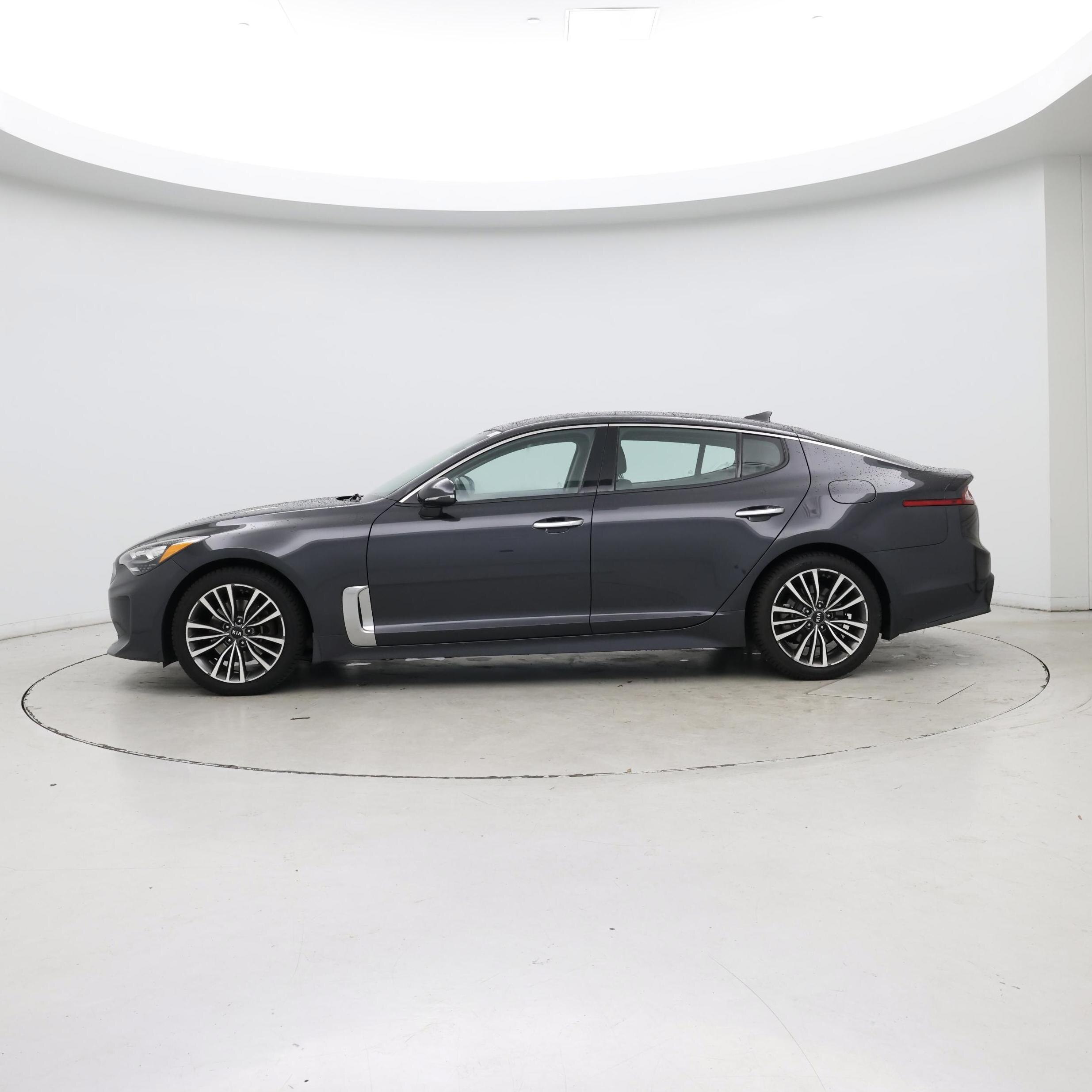 Thumbnail: 2019 Kia Stinger - 3