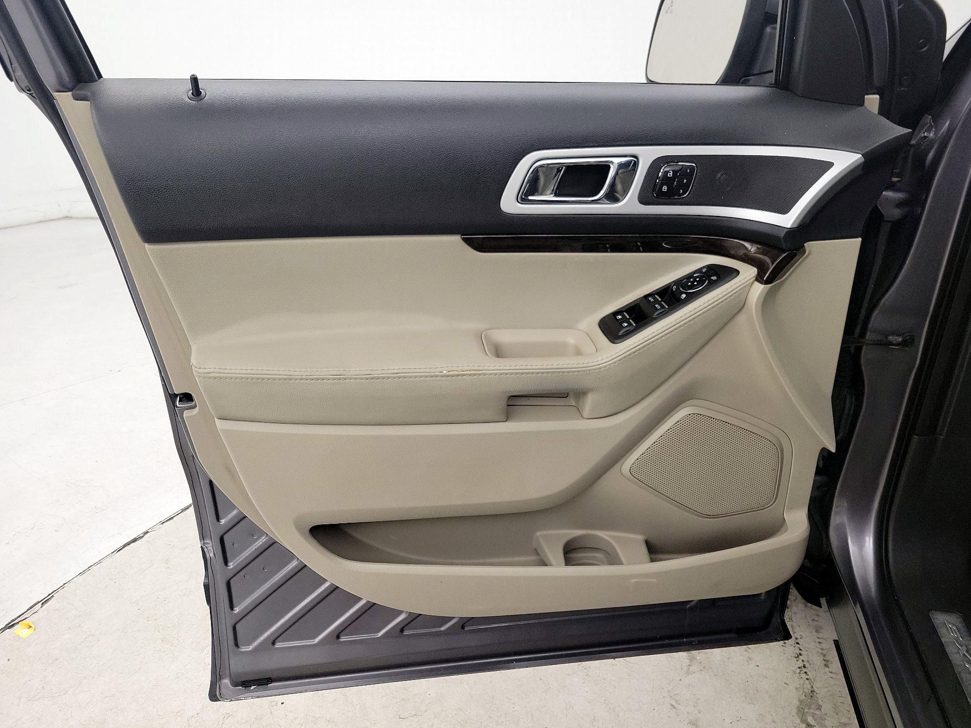 Thumbnail: 2013 Ford Explorer - 12