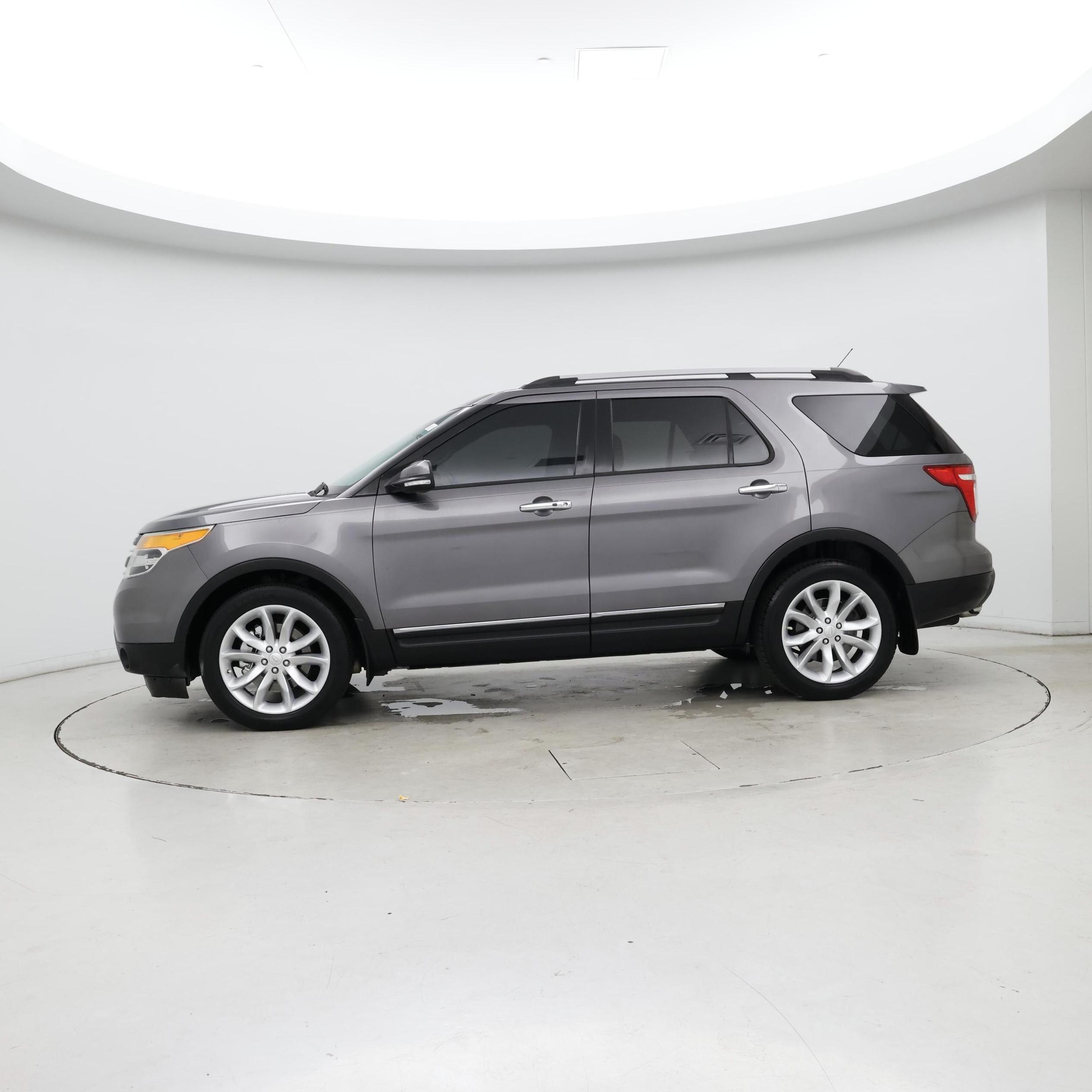 Thumbnail: 2013 Ford Explorer - 3
