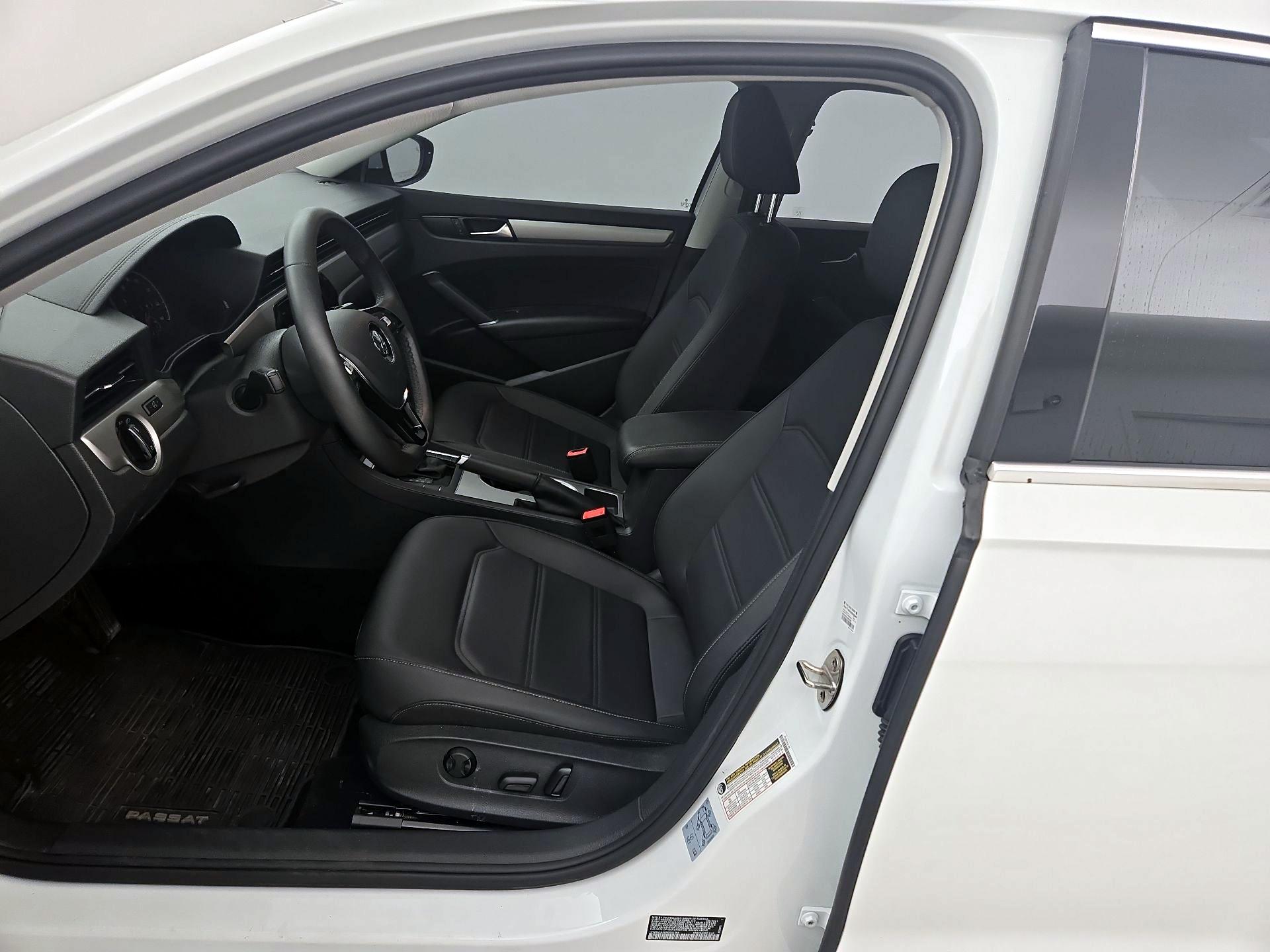 Thumbnail: 2022 Volkswagen Passat - 11