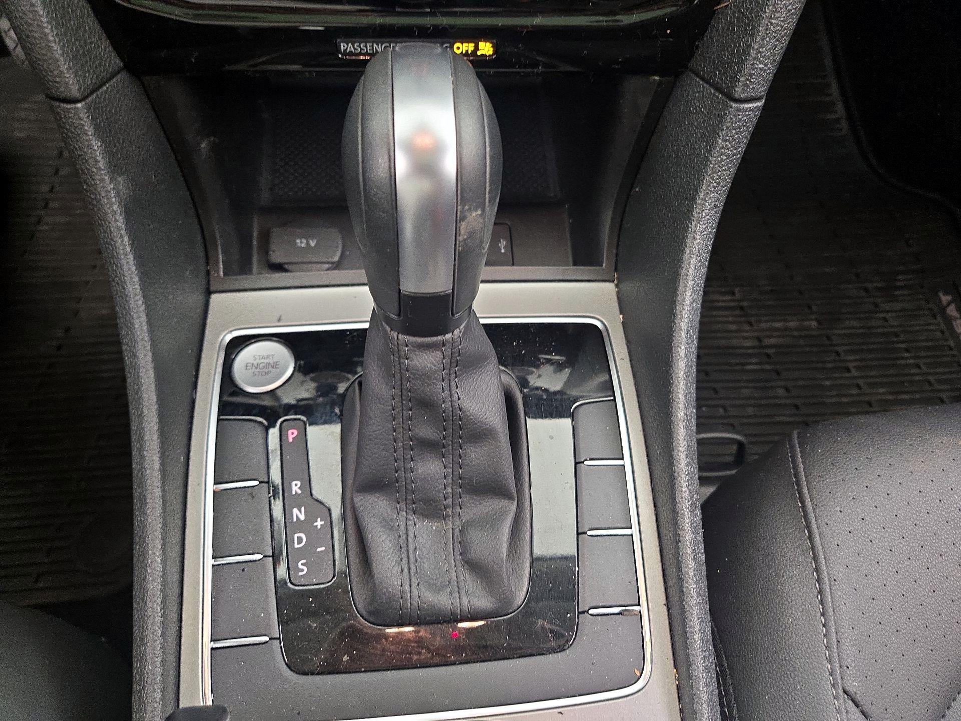 Thumbnail: 2022 Volkswagen Passat - 17