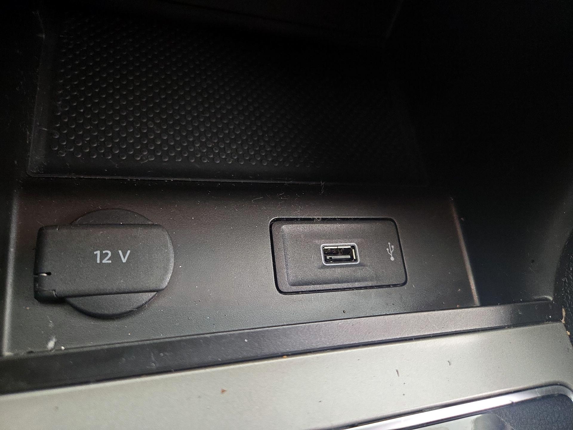 Thumbnail: 2022 Volkswagen Passat - 18