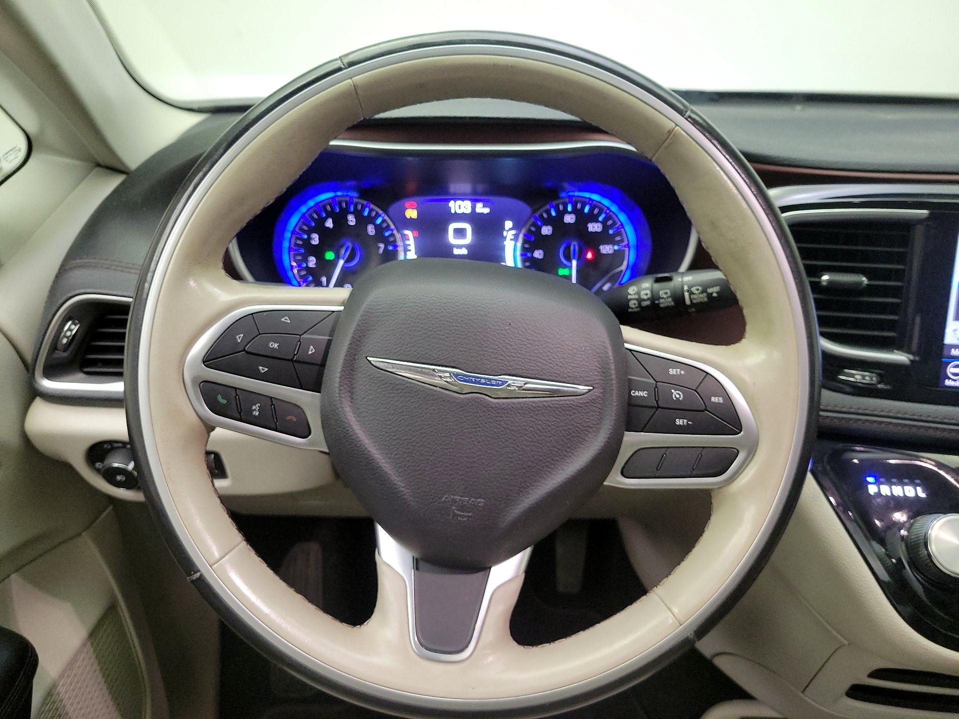Thumbnail: 2020 Chrysler Pacifica - 10