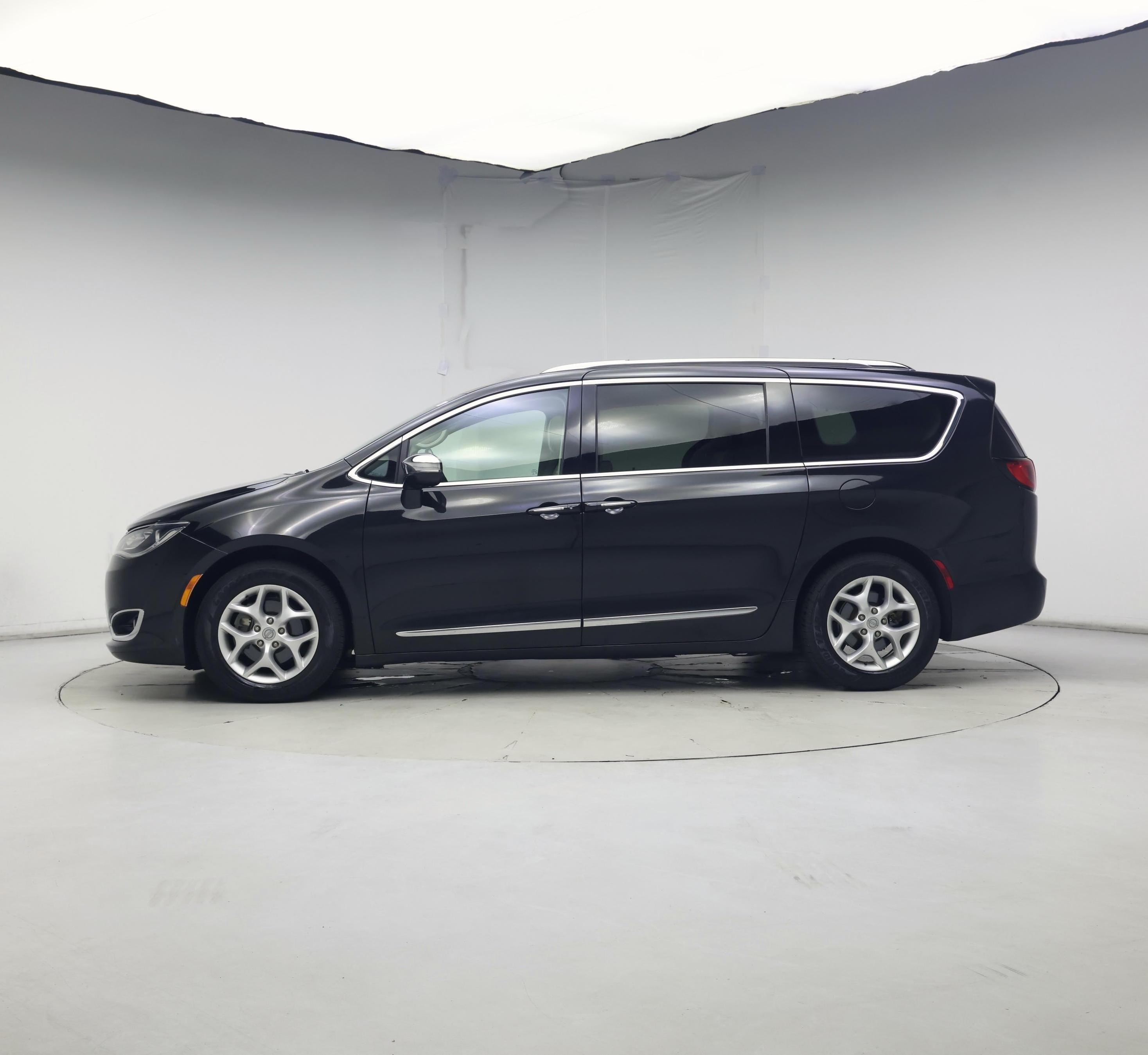 Thumbnail: 2020 Chrysler Pacifica - 3
