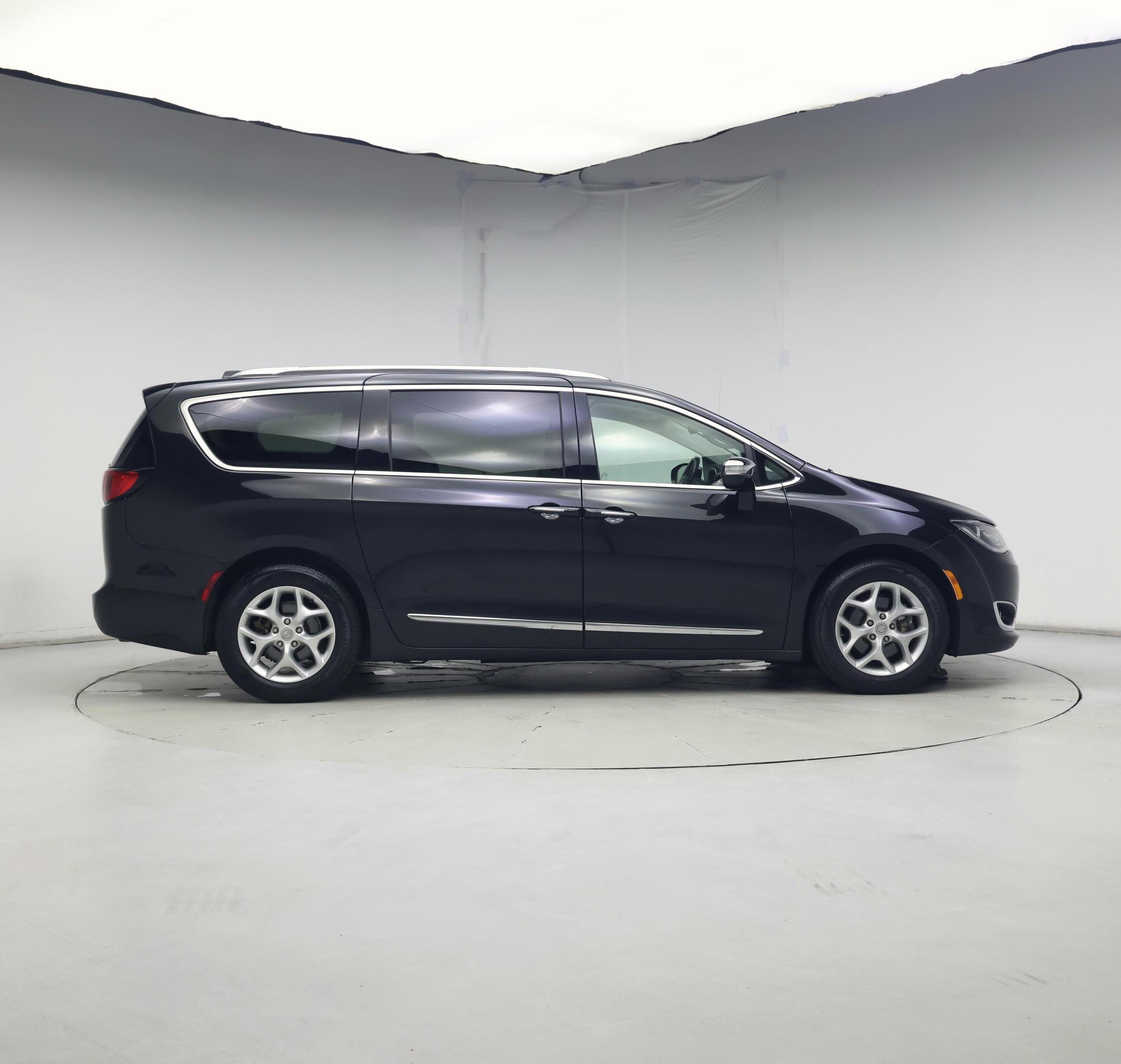 Thumbnail: 2020 Chrysler Pacifica - 7