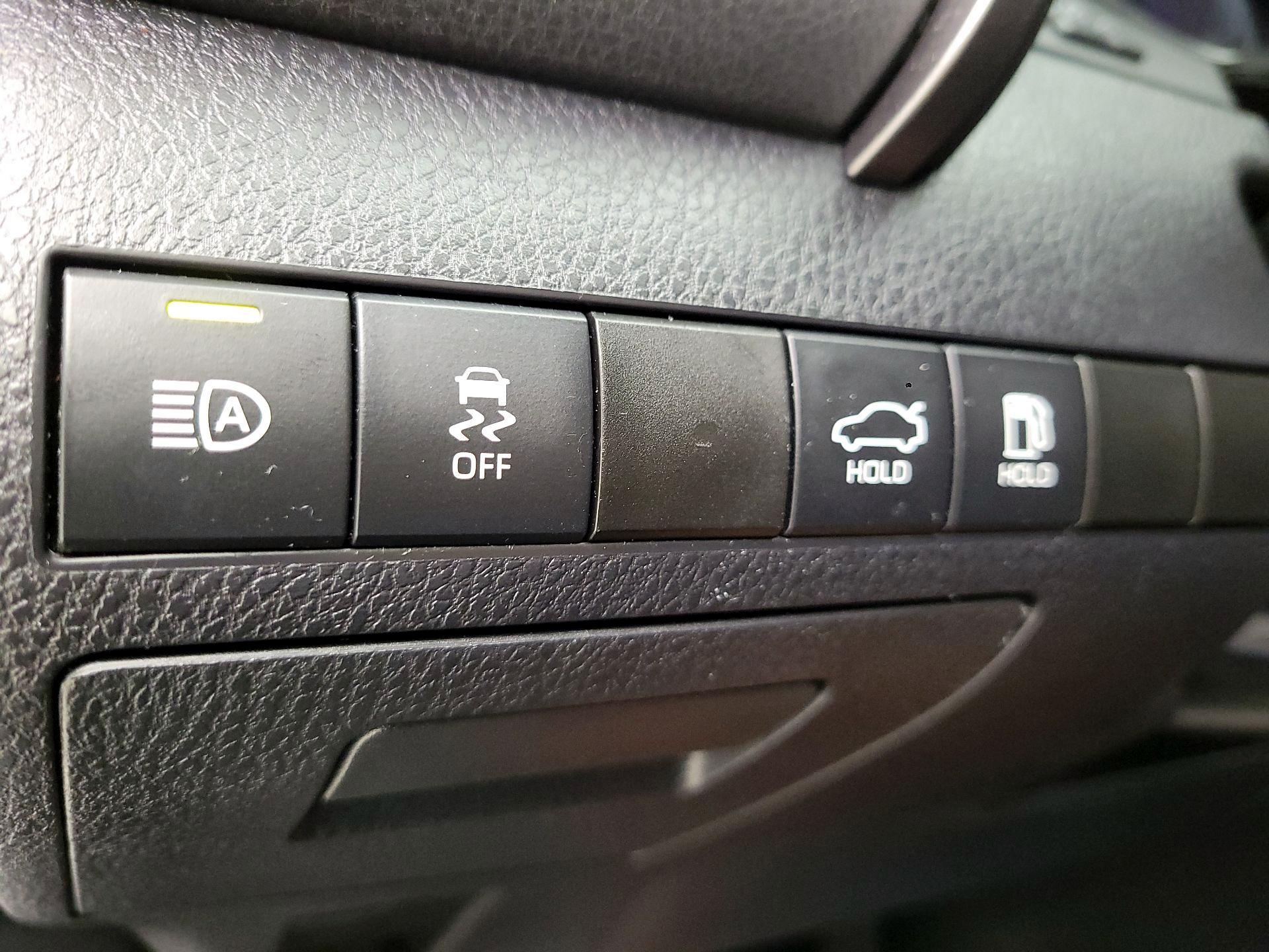 Thumbnail: 2019 Toyota Camry - 13