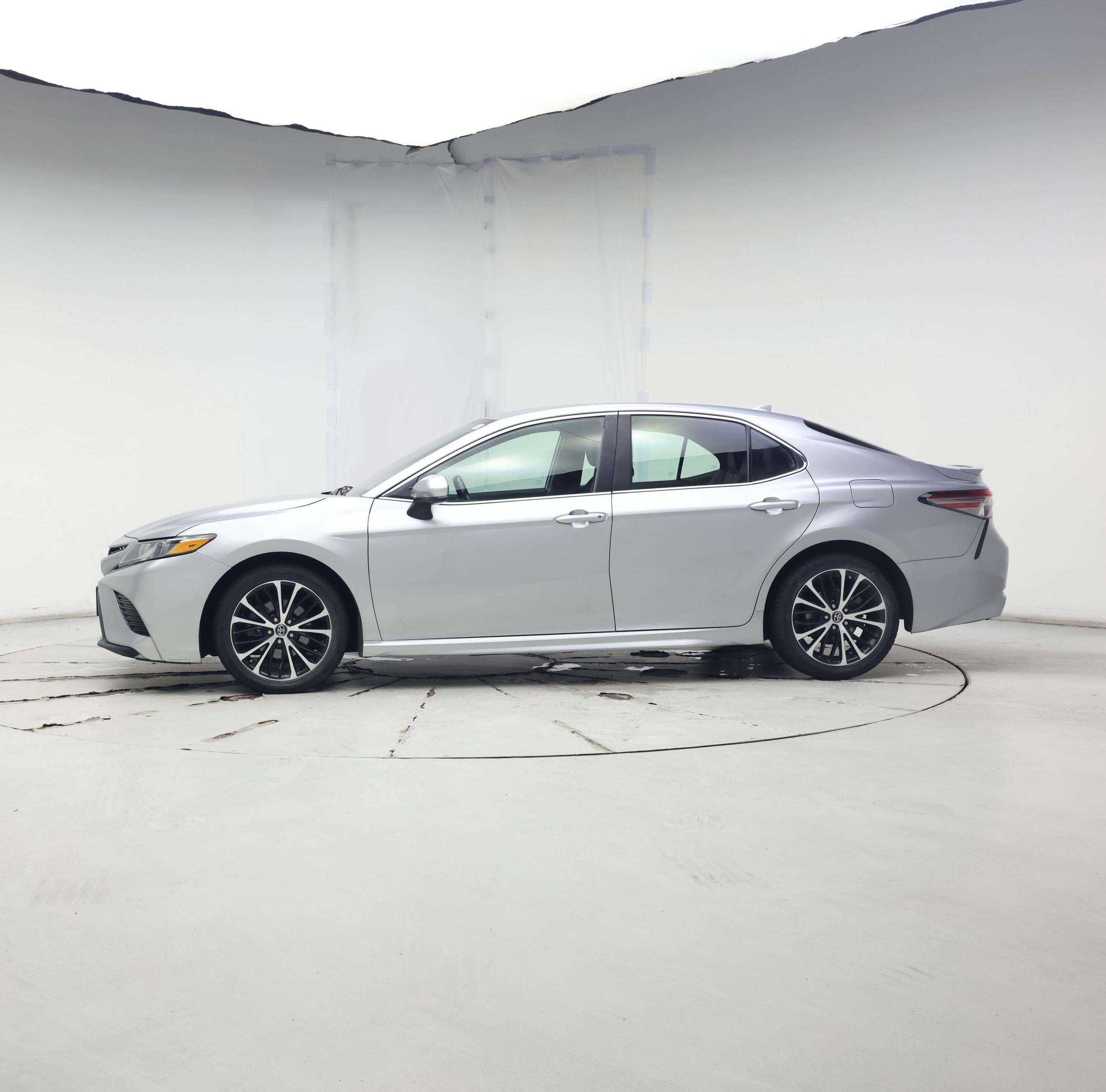 Thumbnail: 2019 Toyota Camry - 3